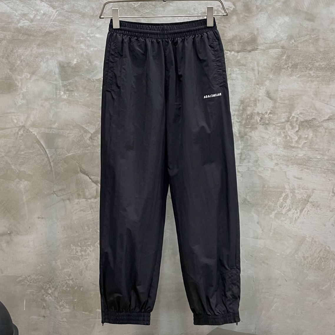 BALENCIAGA TRACKSUIT regular fit trousers (791061TPQ381000）