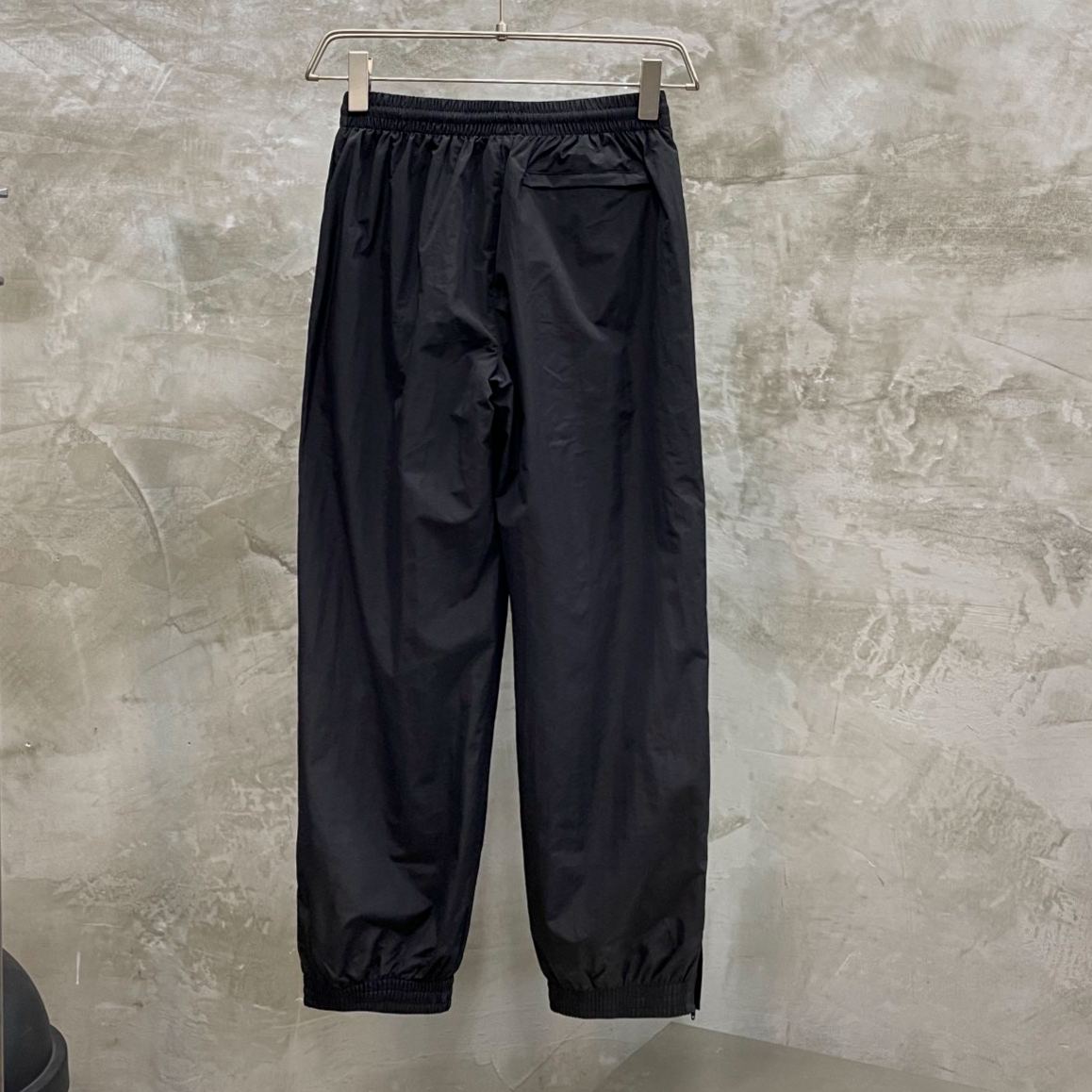 BALENCIAGA TRACKSUIT regular fit trousers (791061TPQ381000）