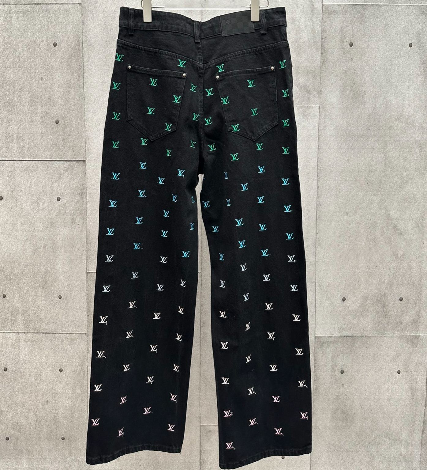 Louis Vuitton LV Blazon denim skate pants（1AGTH3）