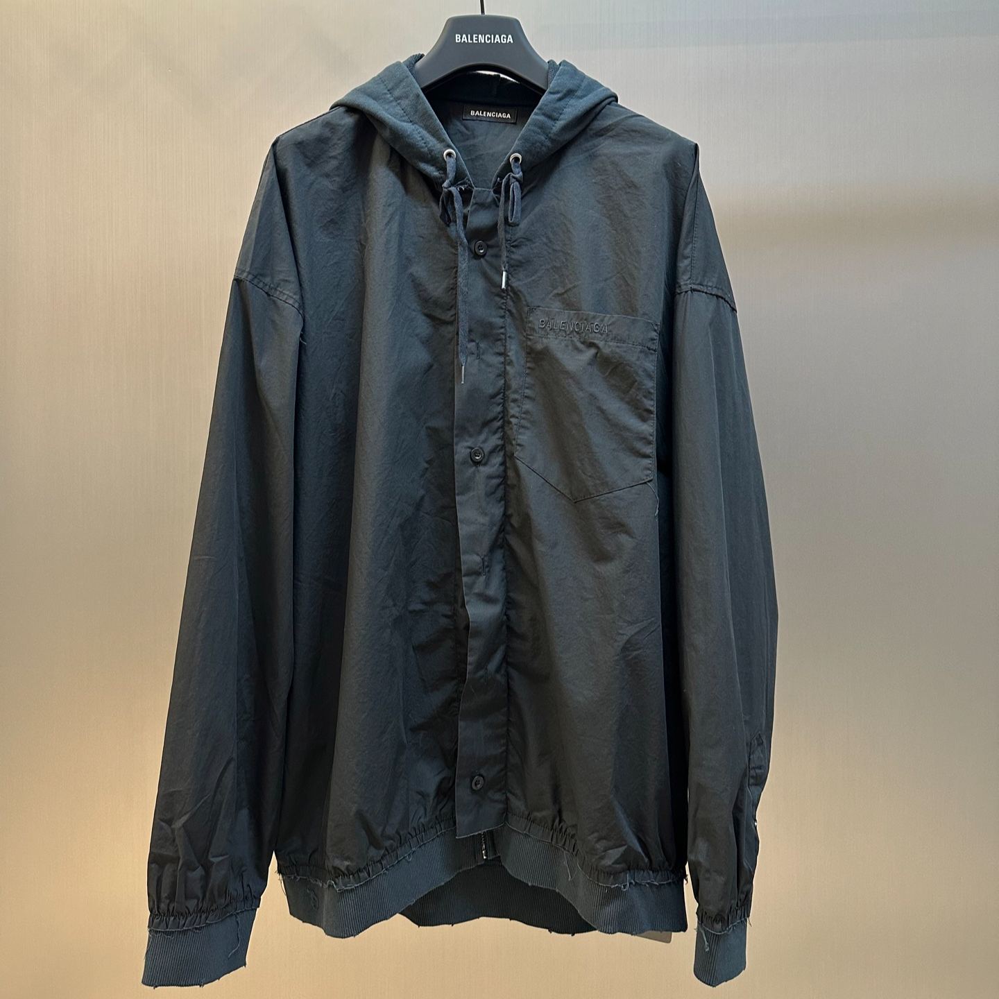 Balenciaga Men's Cut-up Hooded Shirt in Black（831570TRM281000）