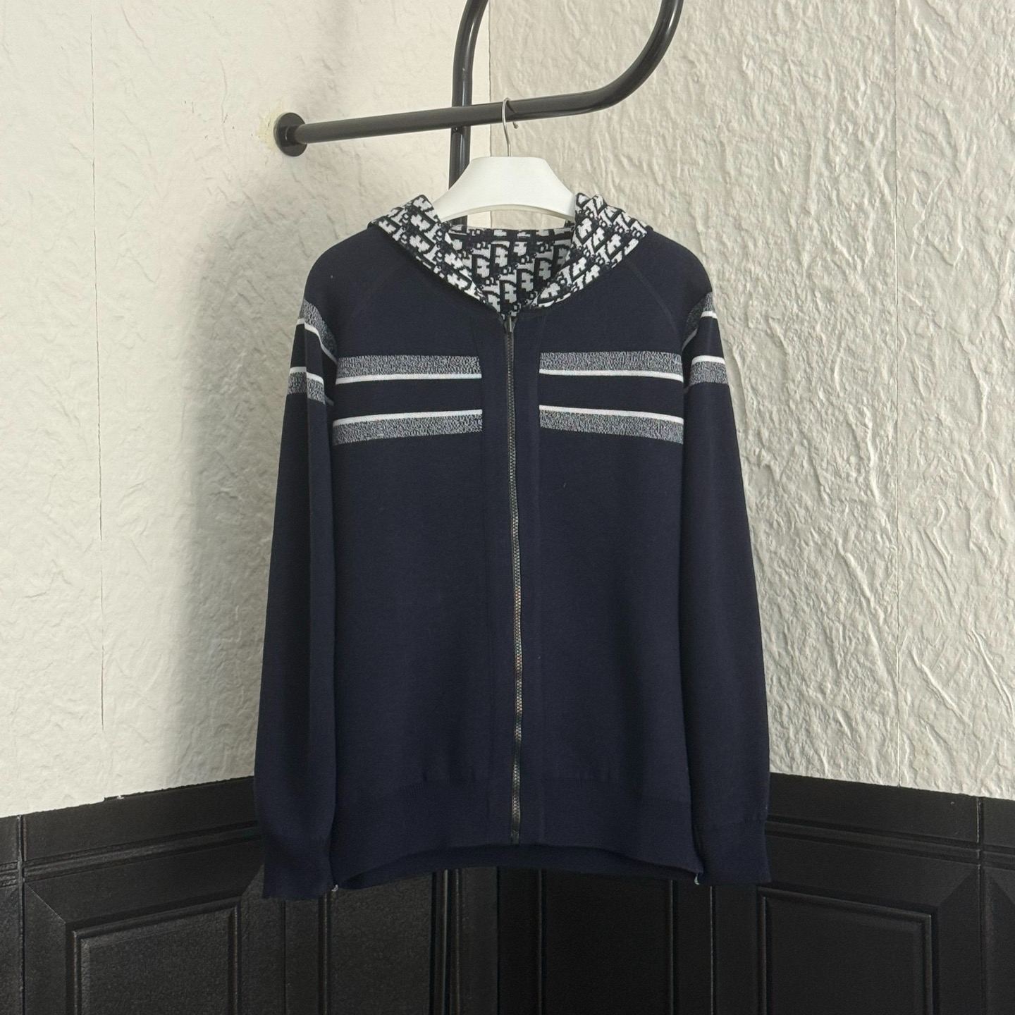 DIOR Reversible Zipped Cardigan with Hood （054G12AM055-X5820）