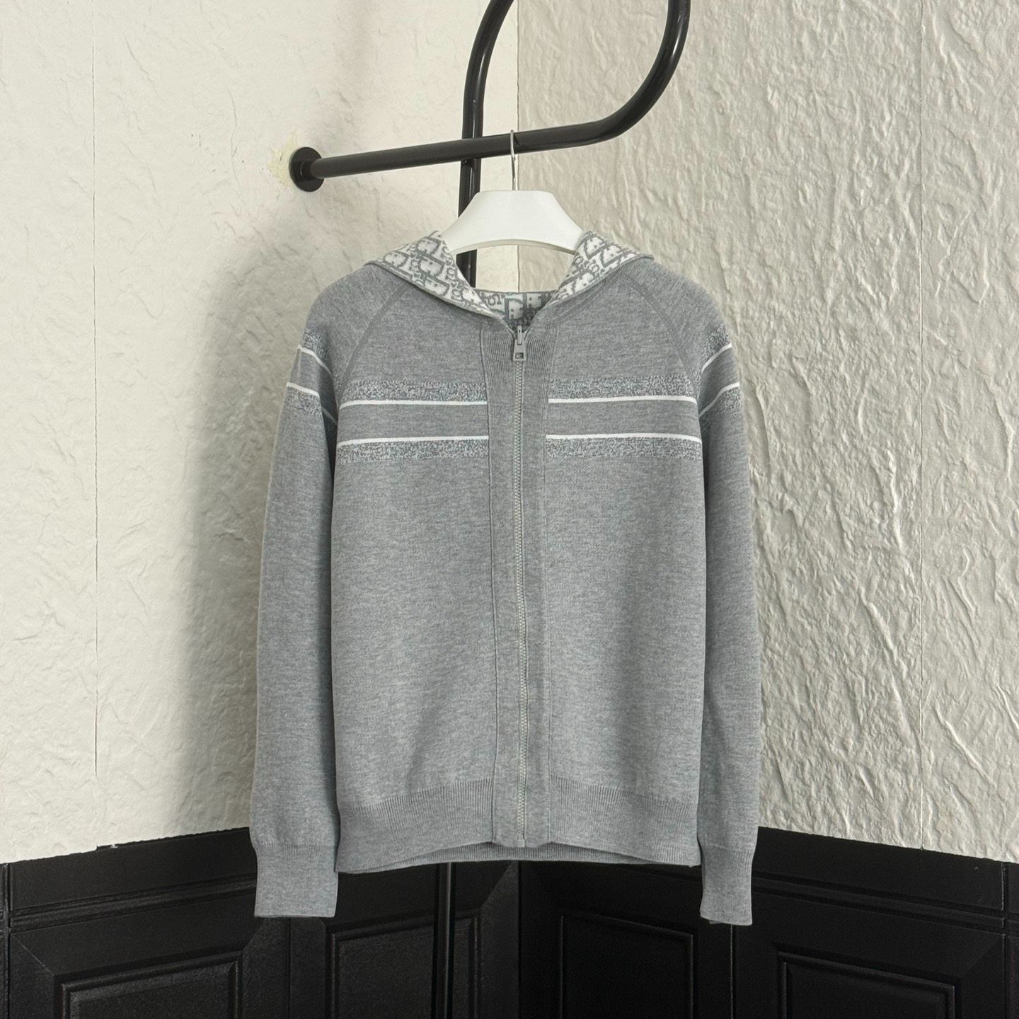DIOR Reversible Zipped Cardigan with Hood （054G12AM055-X5820）