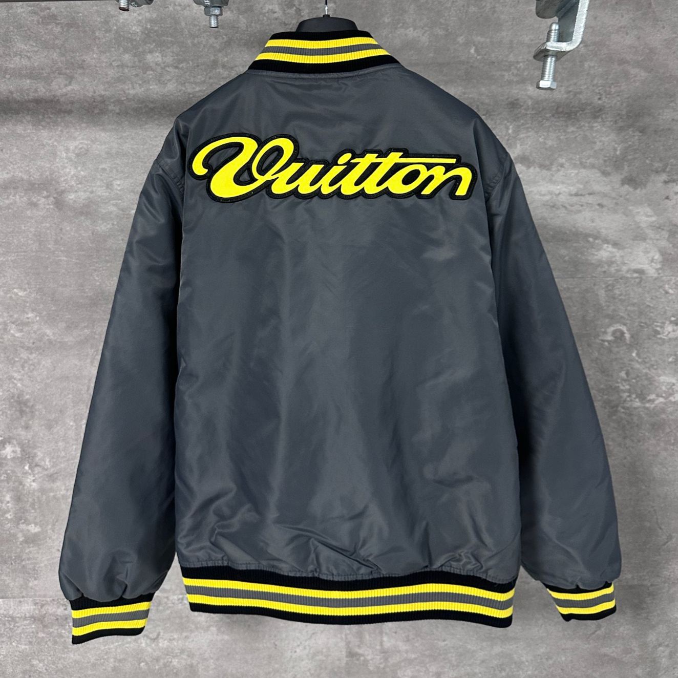 Louis Vuitton Satin Baseball Blouson（1AIMOE）