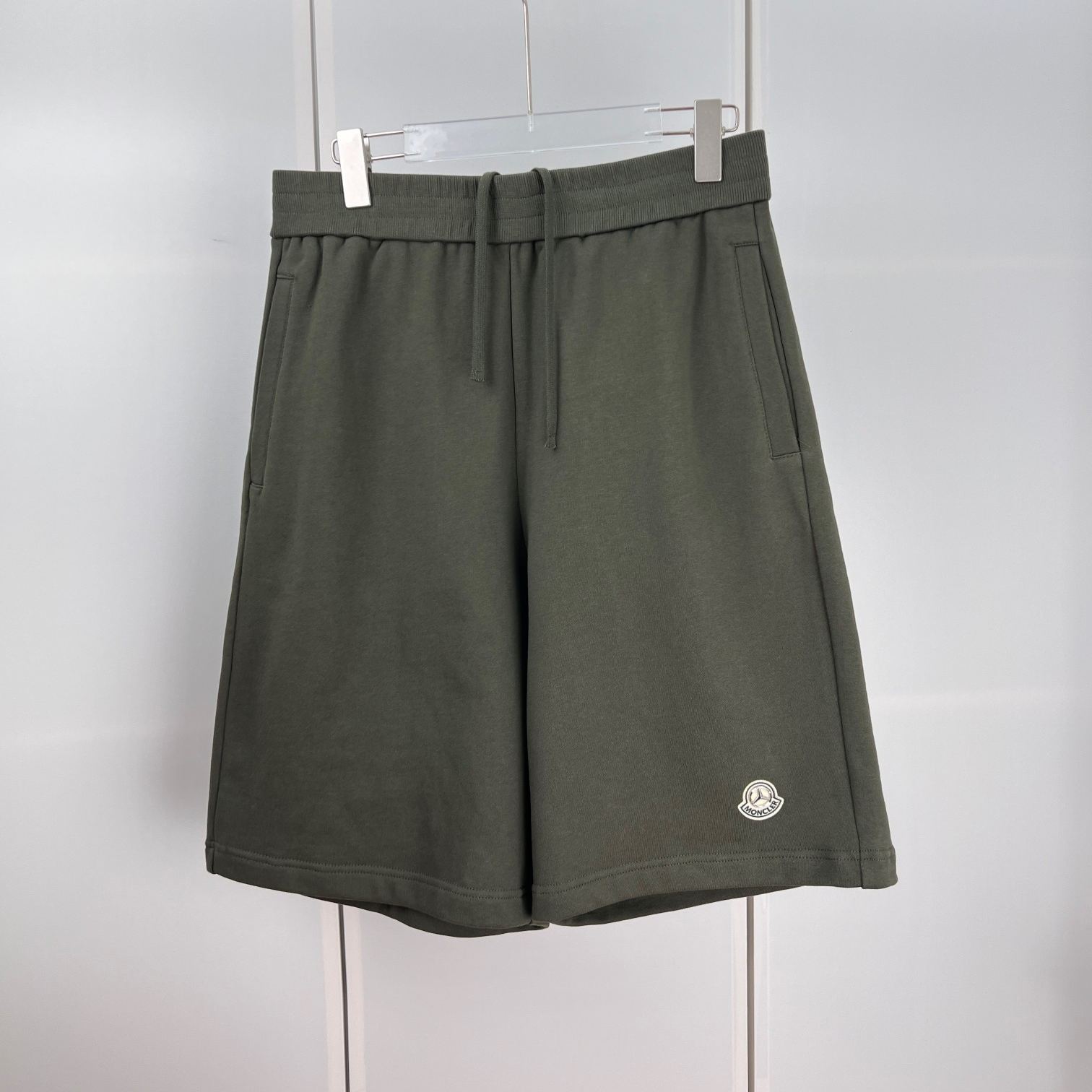 Moncler x mercedes by nigo Shorts（K14018H0000189AWV816）