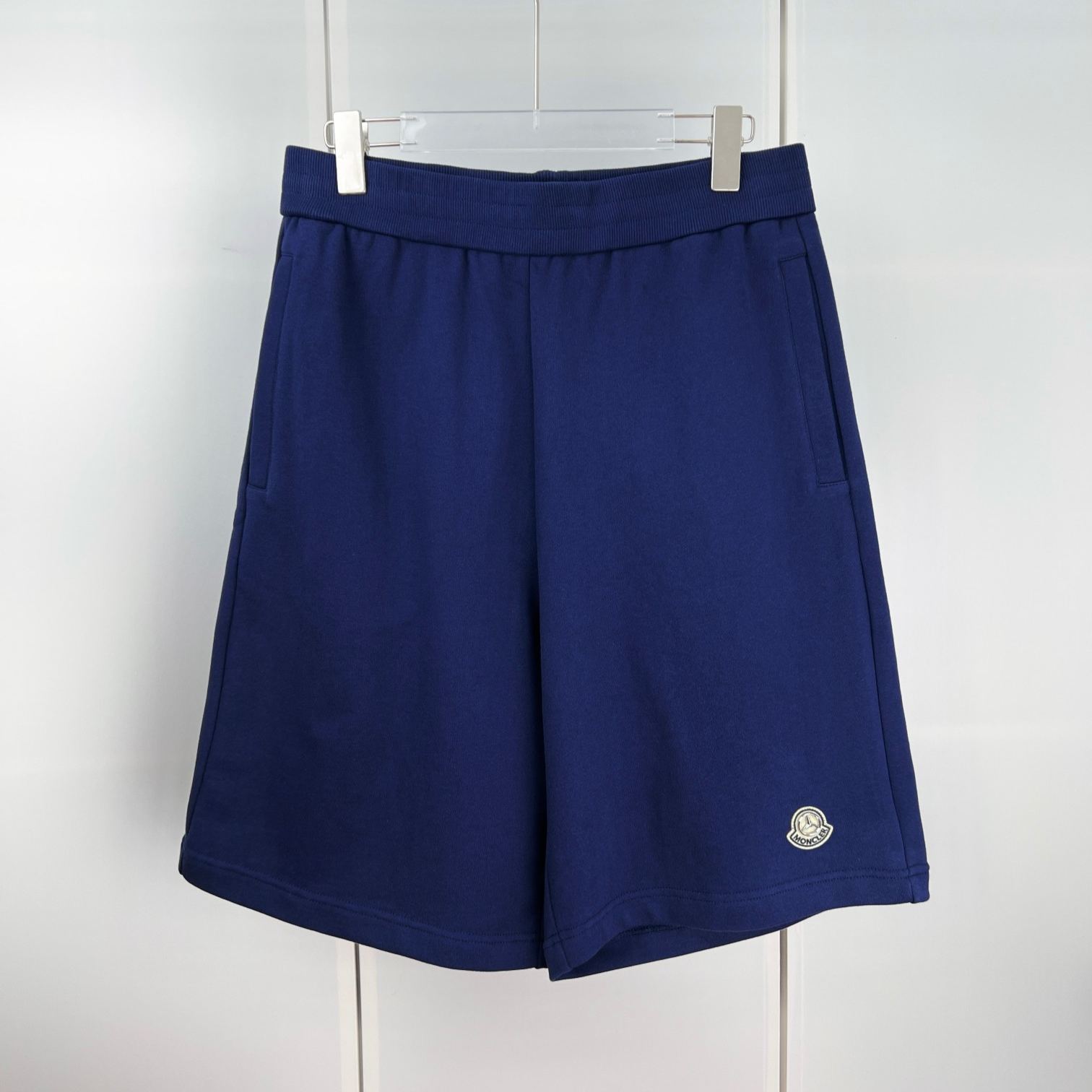 Moncler x mercedes by nigo Shorts（K14018H0000189AWV816）