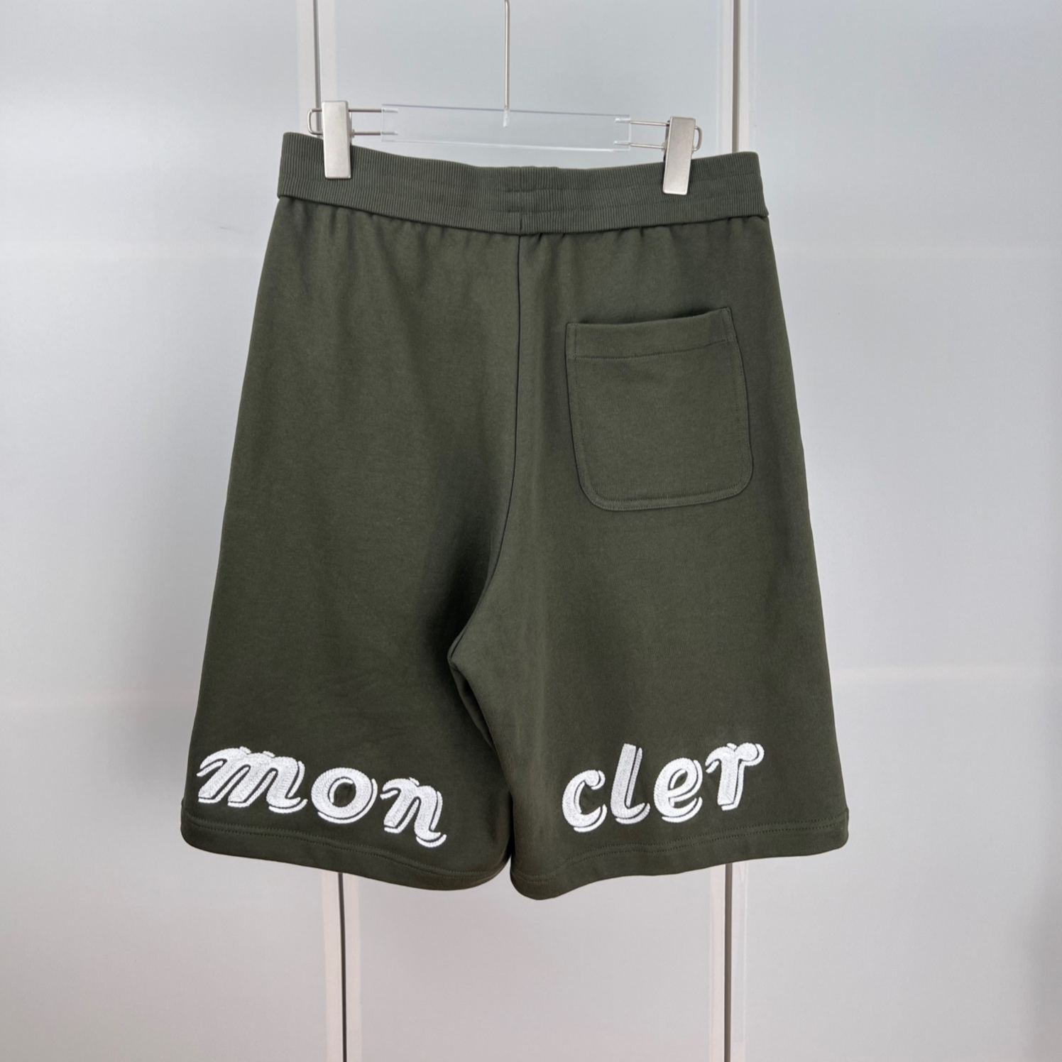 Moncler x mercedes by nigo Shorts（K14018H0000189AWV816）
