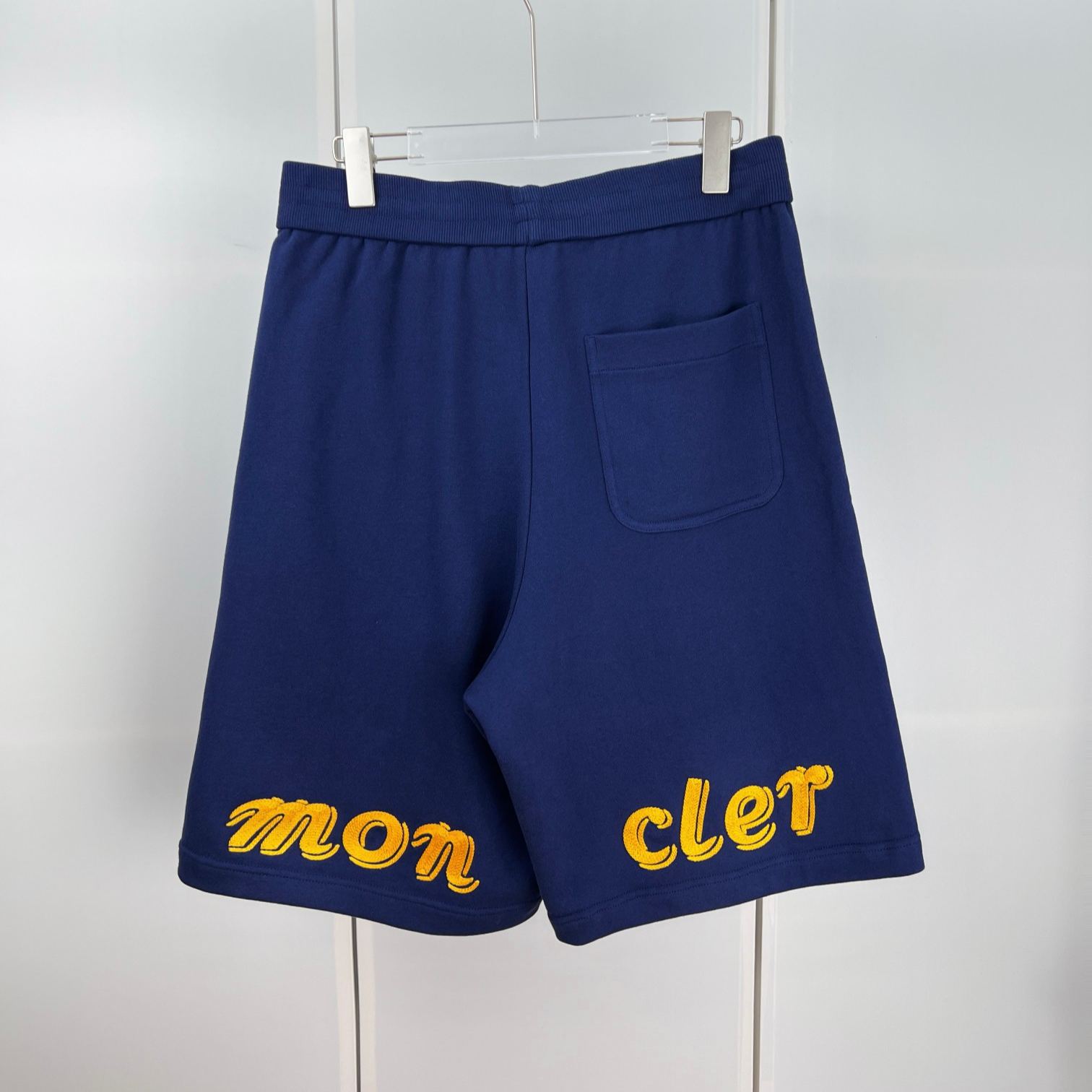 Moncler x mercedes by nigo Shorts（K14018H0000189AWV816）