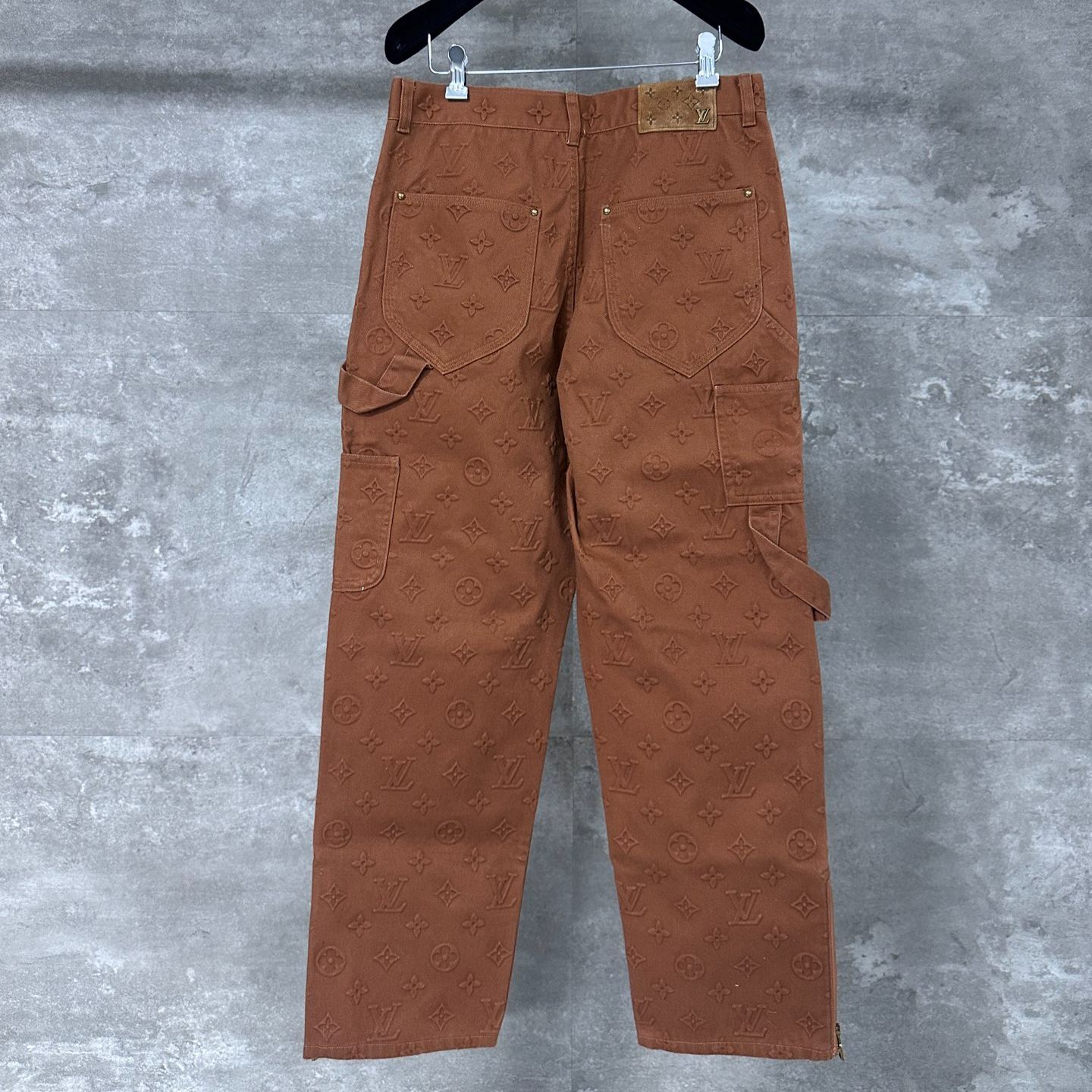 Louis Vuitton MONOGRAM Cargo Jeans（1A96UX）