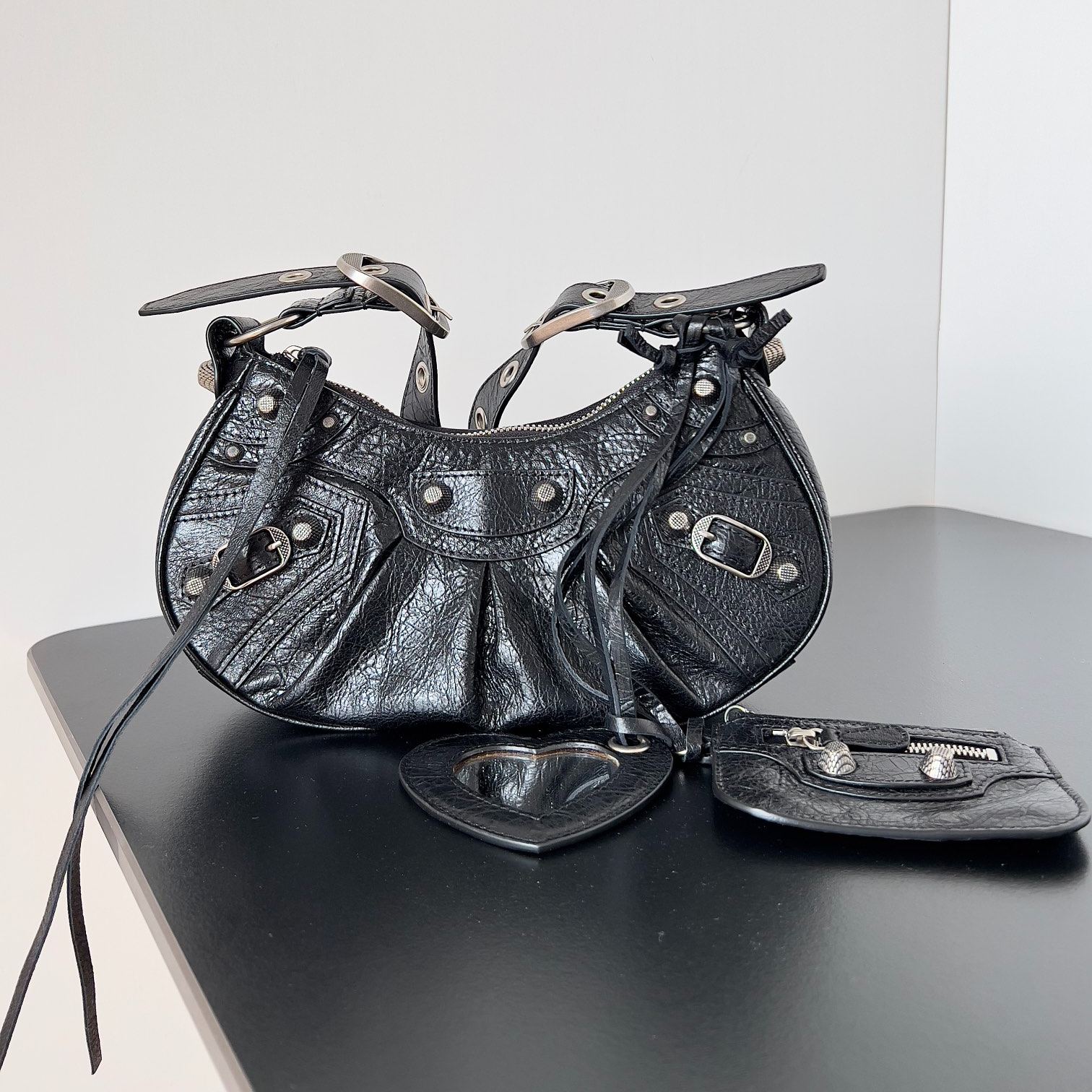 BALENCIAGA Women's Le Cagole XS Shoulder Bag With Piercings "Black"（7659452AASA1000）