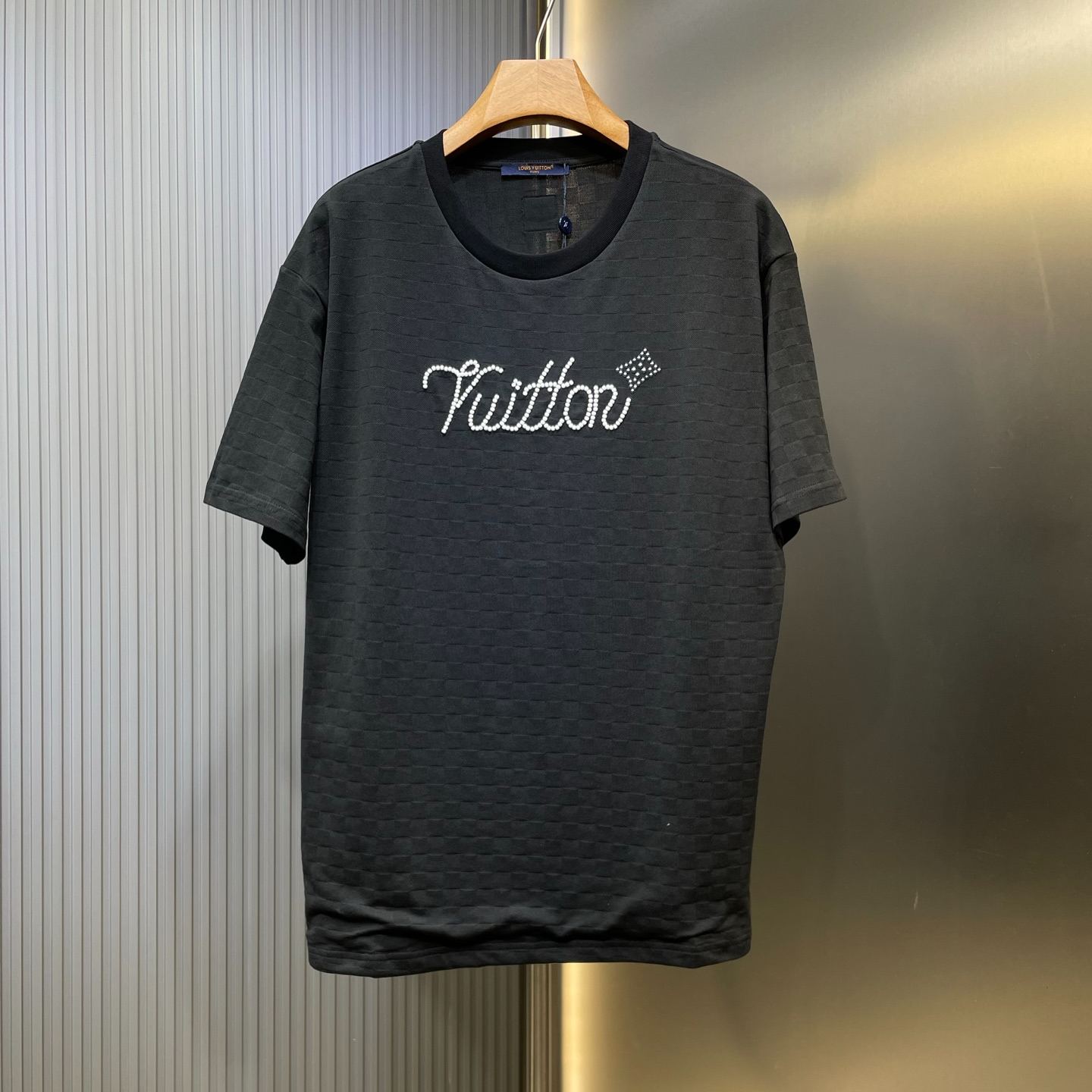 Louis Vuitton embellished detail T-shirt（1AIMLY）