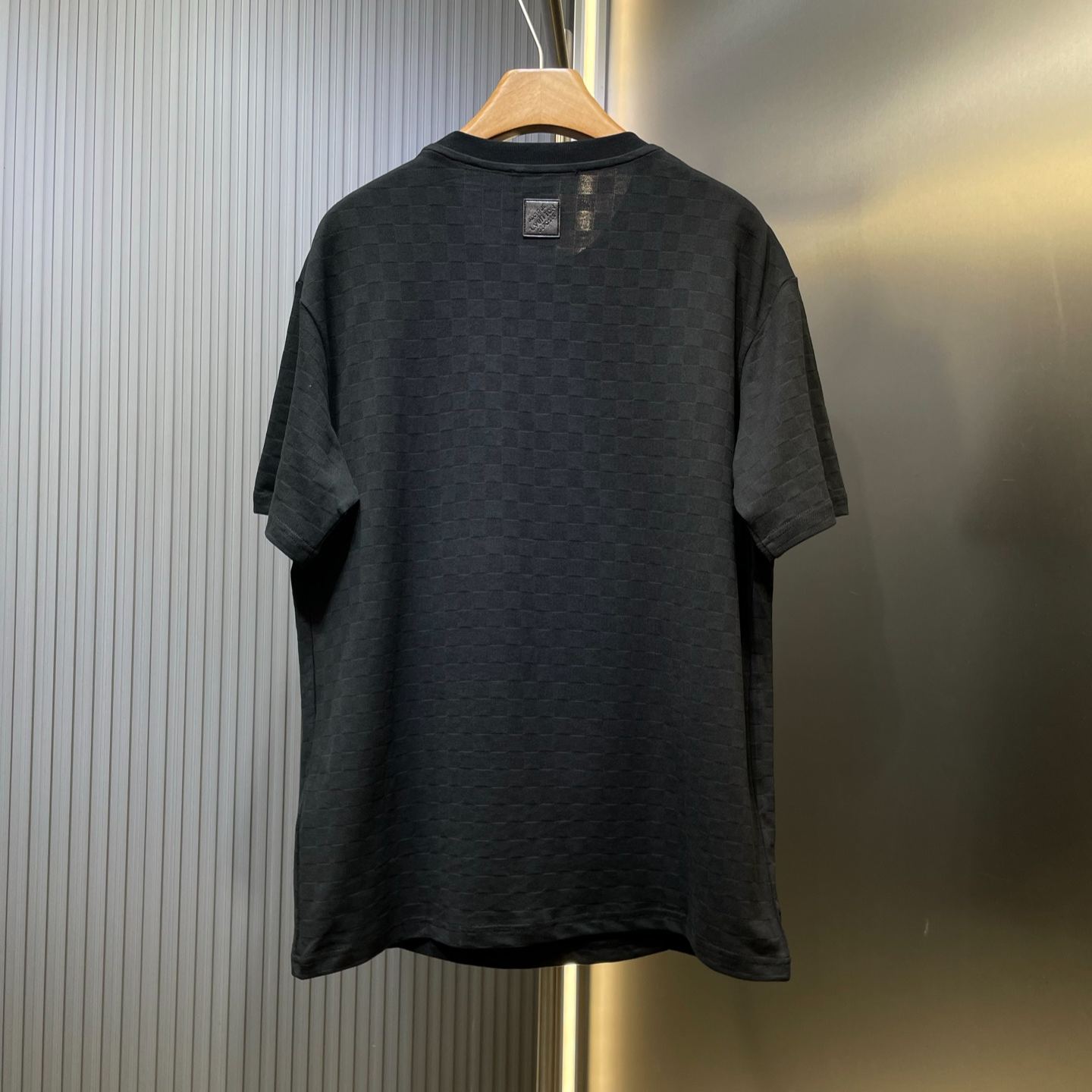 Louis Vuitton embellished detail T-shirt（1AIMLY）