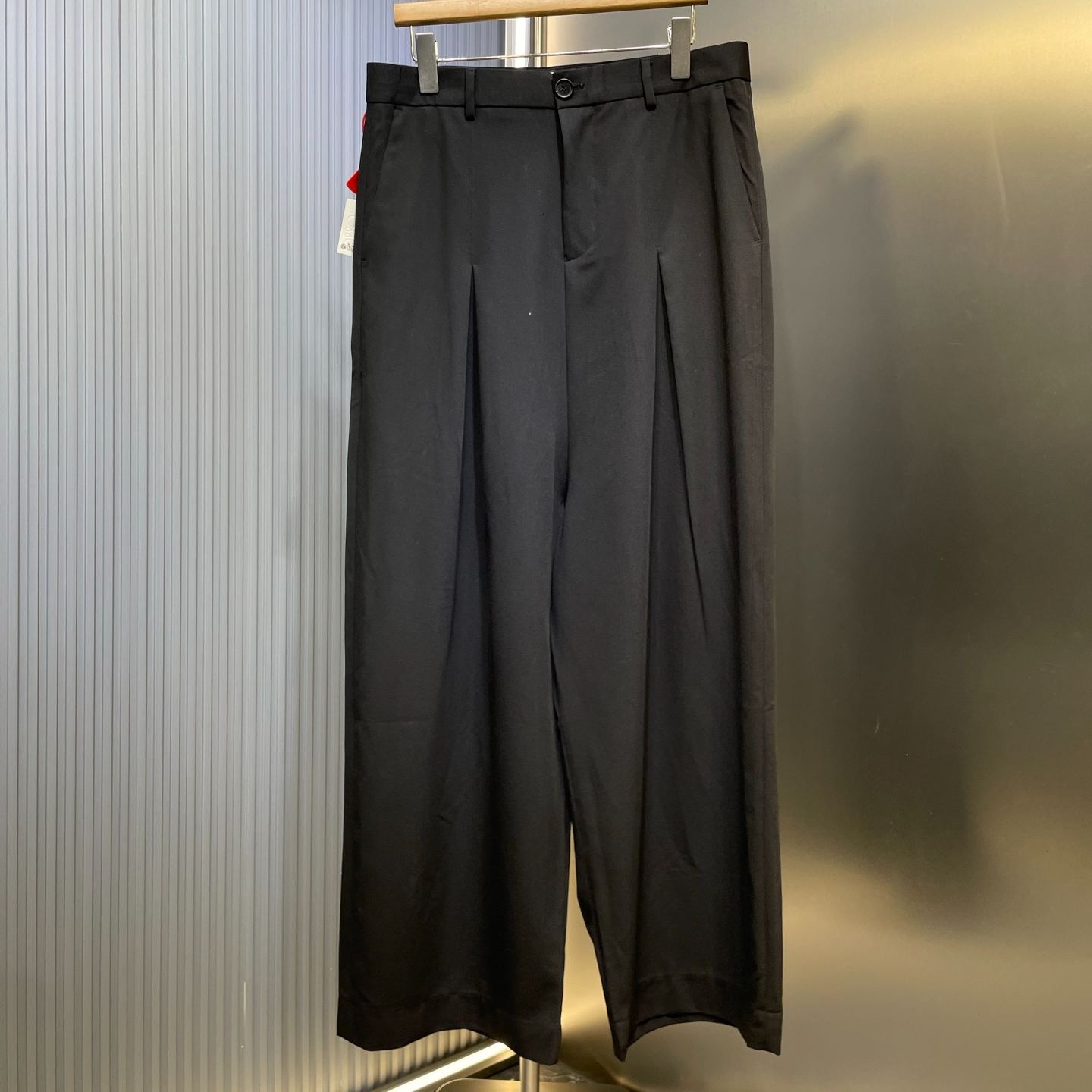 LOEWE Low-Crotch Trousers "Beige" (H526Y04WHX-2140）