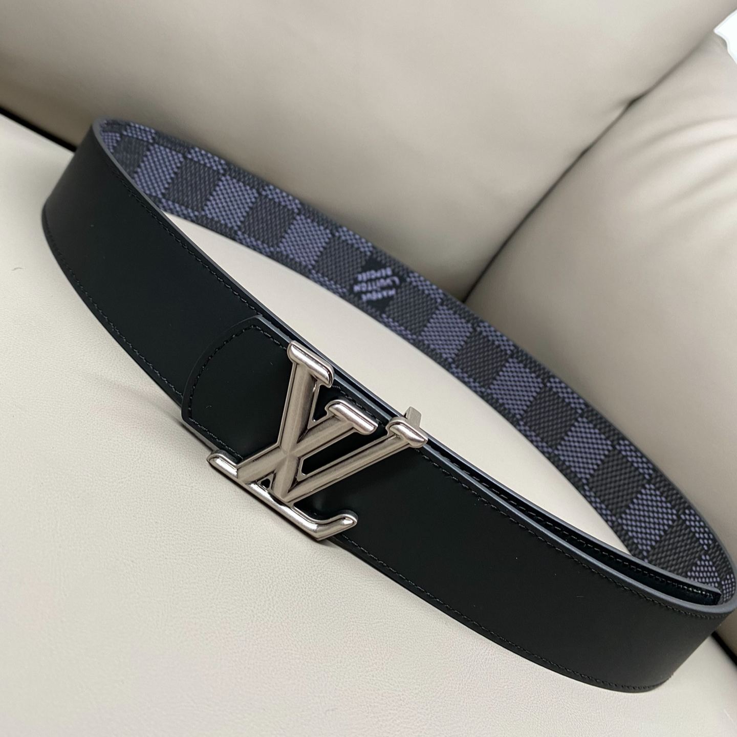 Louis Vuitton Initiales 40mm Reversible Belt in Damier Graphite（M8889）
