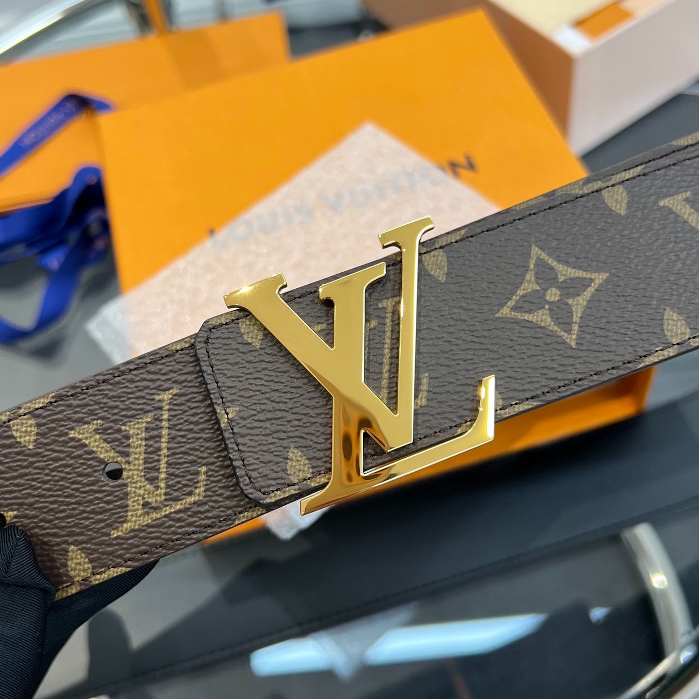 Louis Vuitton INITIALES 40mm reversible belt（M0566V）