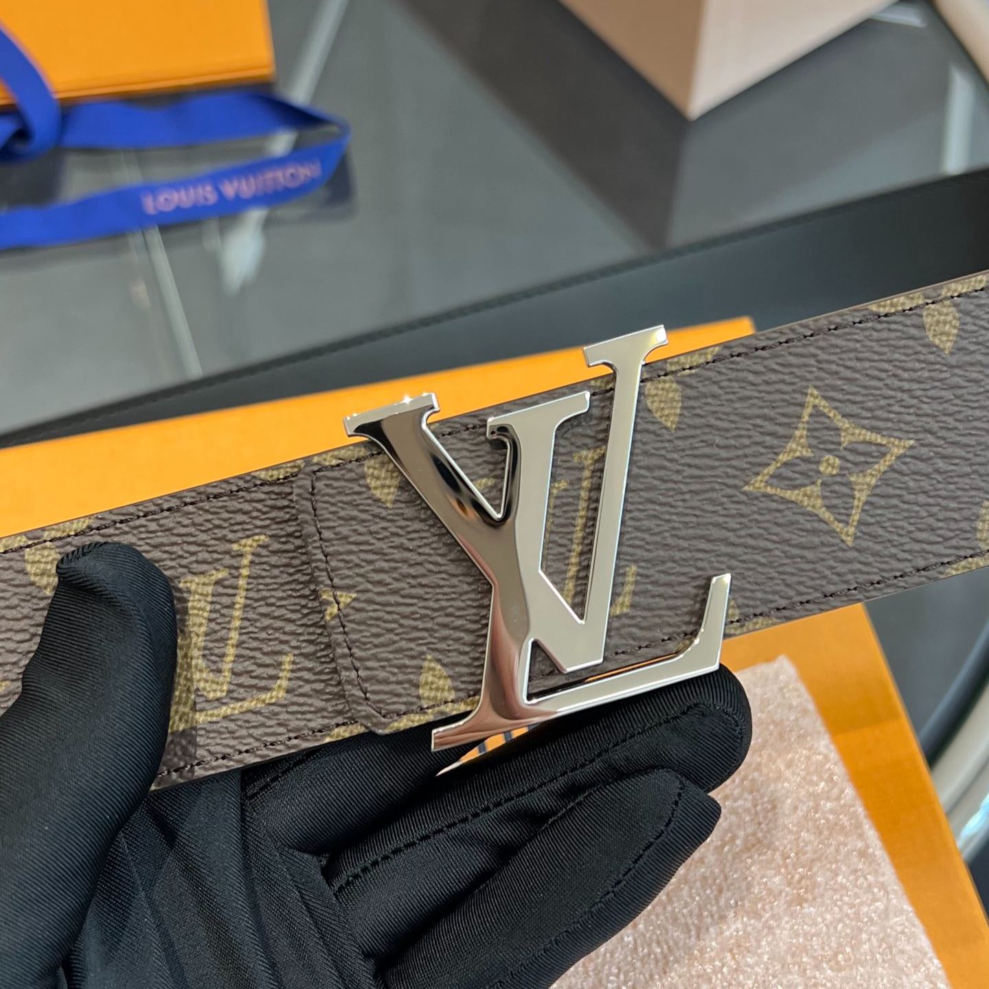 Louis Vuitton INITIALES 40mm reversible belt（M0566V）