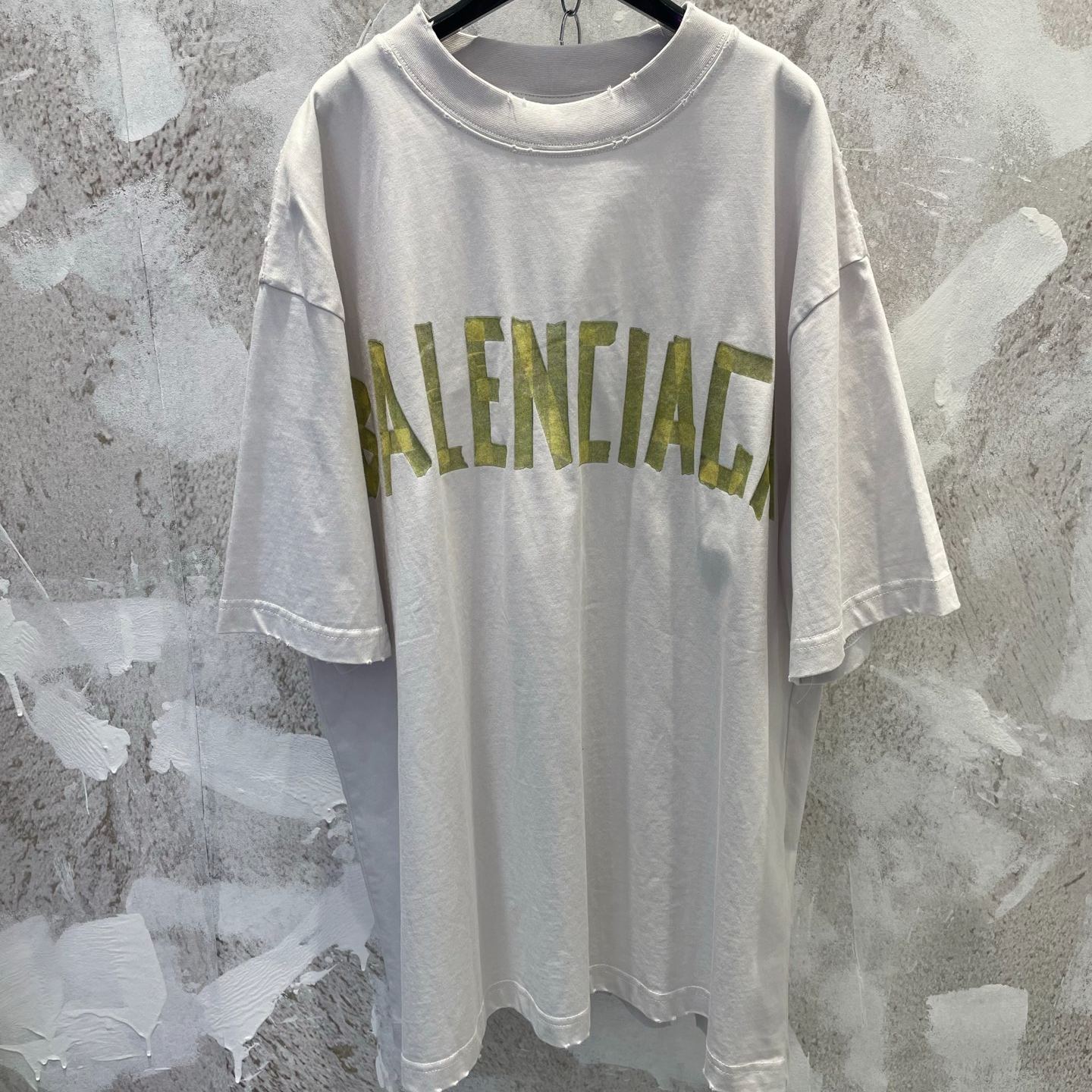 Balenciaga Tape Type T-shirt Medium Fit in White (739784TOVA99000）
