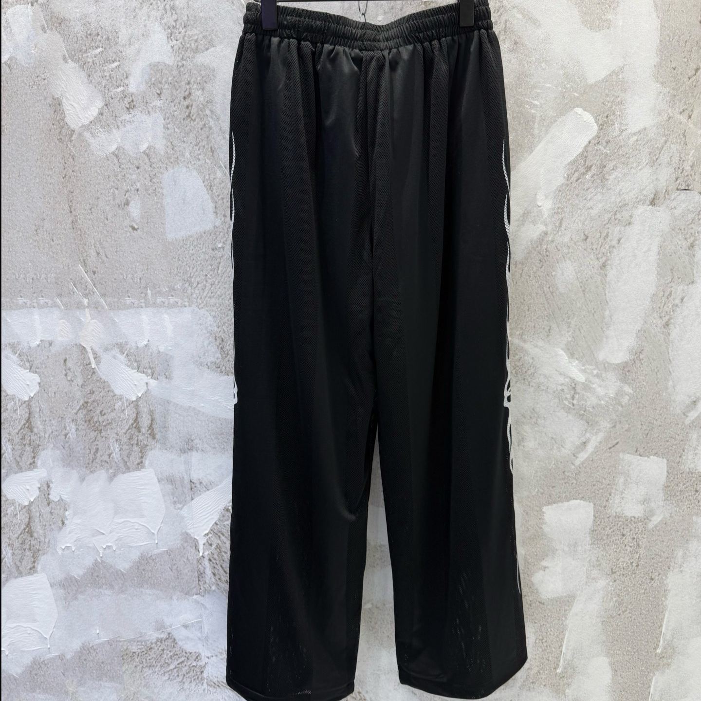 Balenciaga Baggy Mesh Track Pants (794852TQV381000）