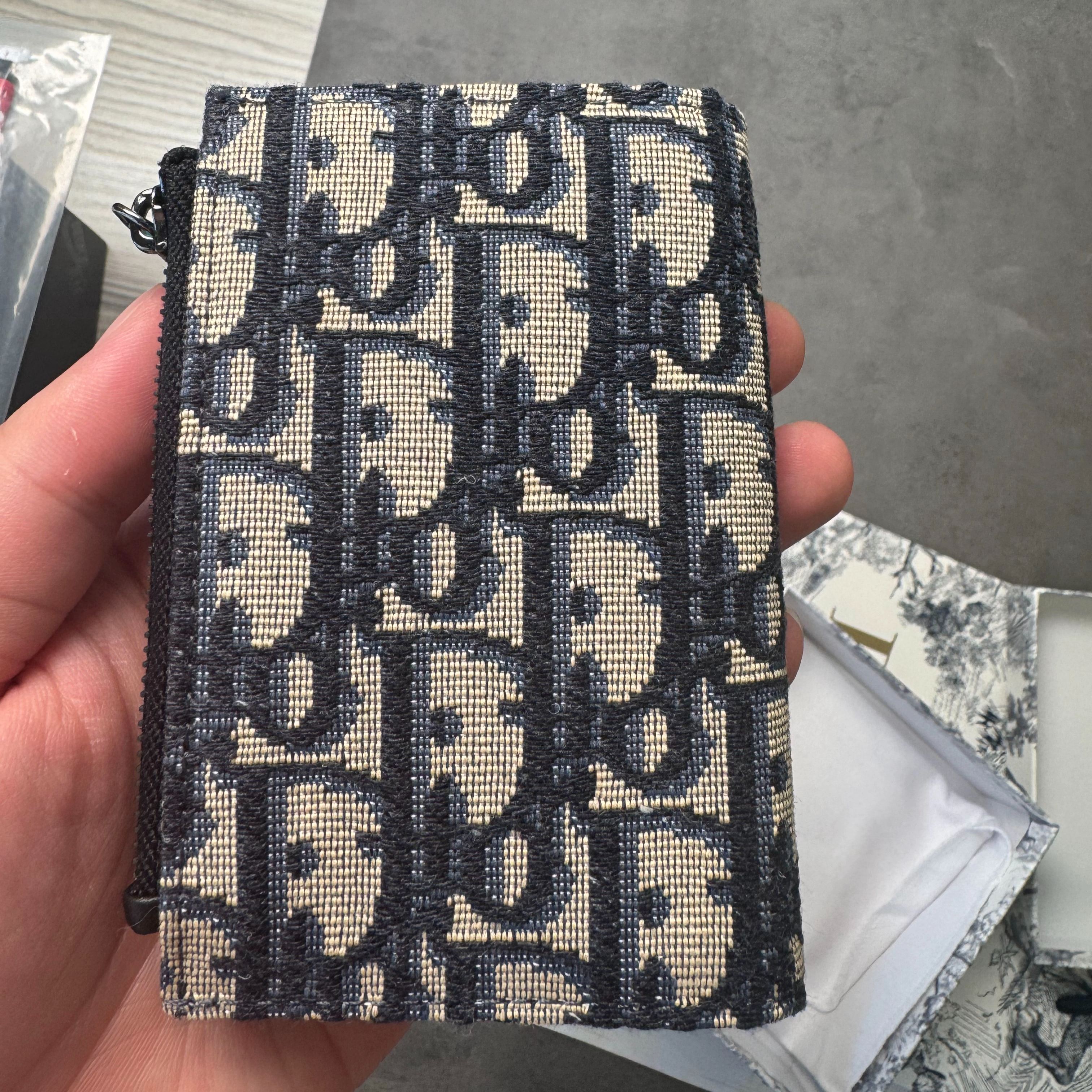 Dior Vertical Compact Card Holder（2ESBC319YSE-H05E）