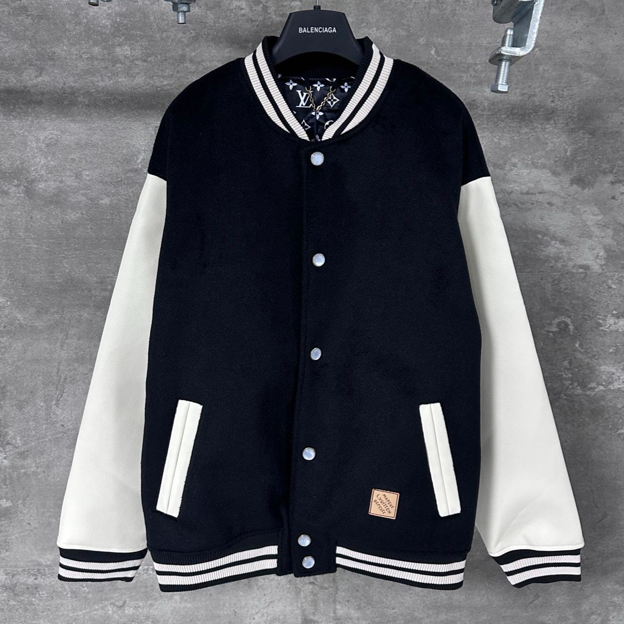 Louis Vuitton leather baseball jacket（1AIMWP）