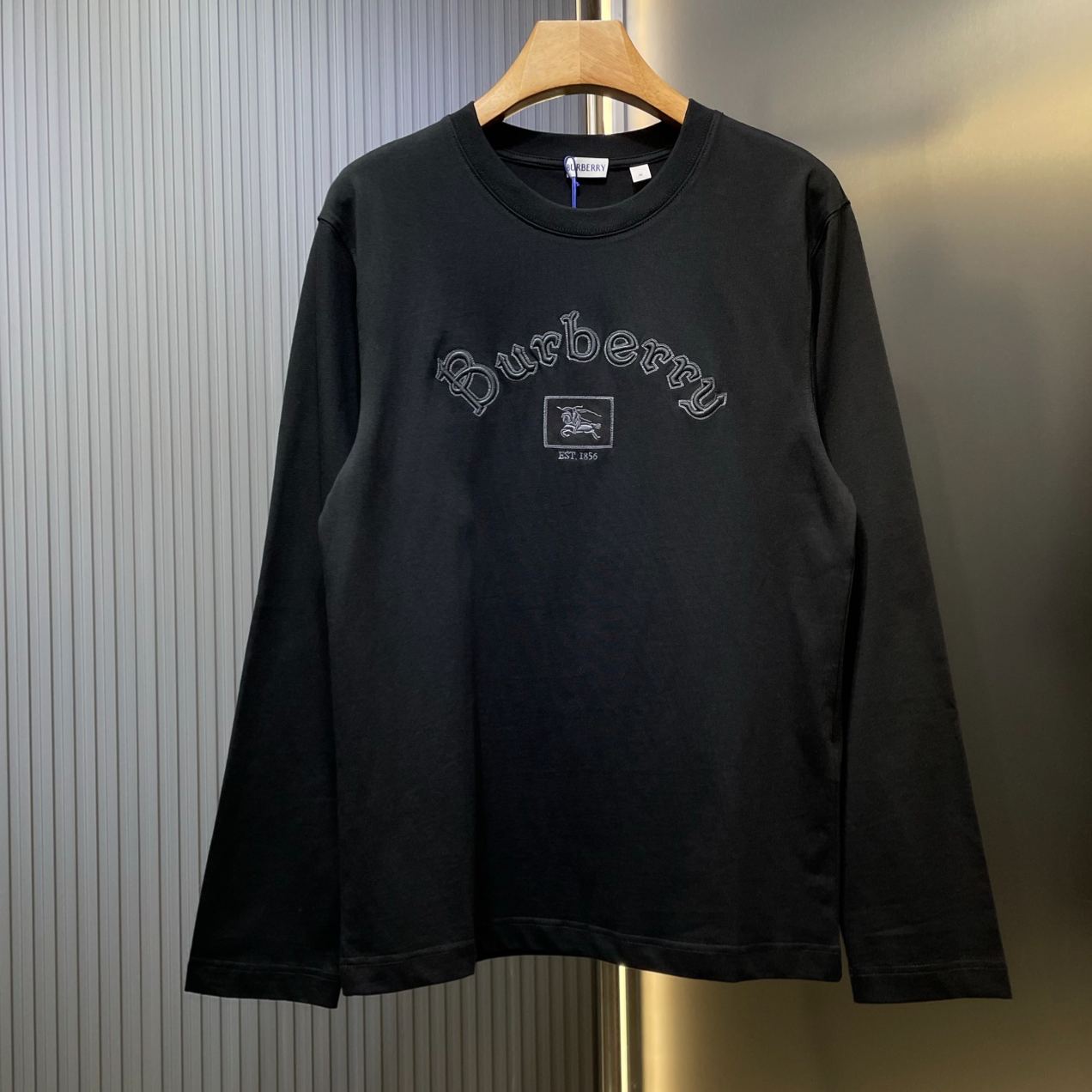 BURBERRY Long-sleeved Gothic logo cotton T-shirt（81171051）
