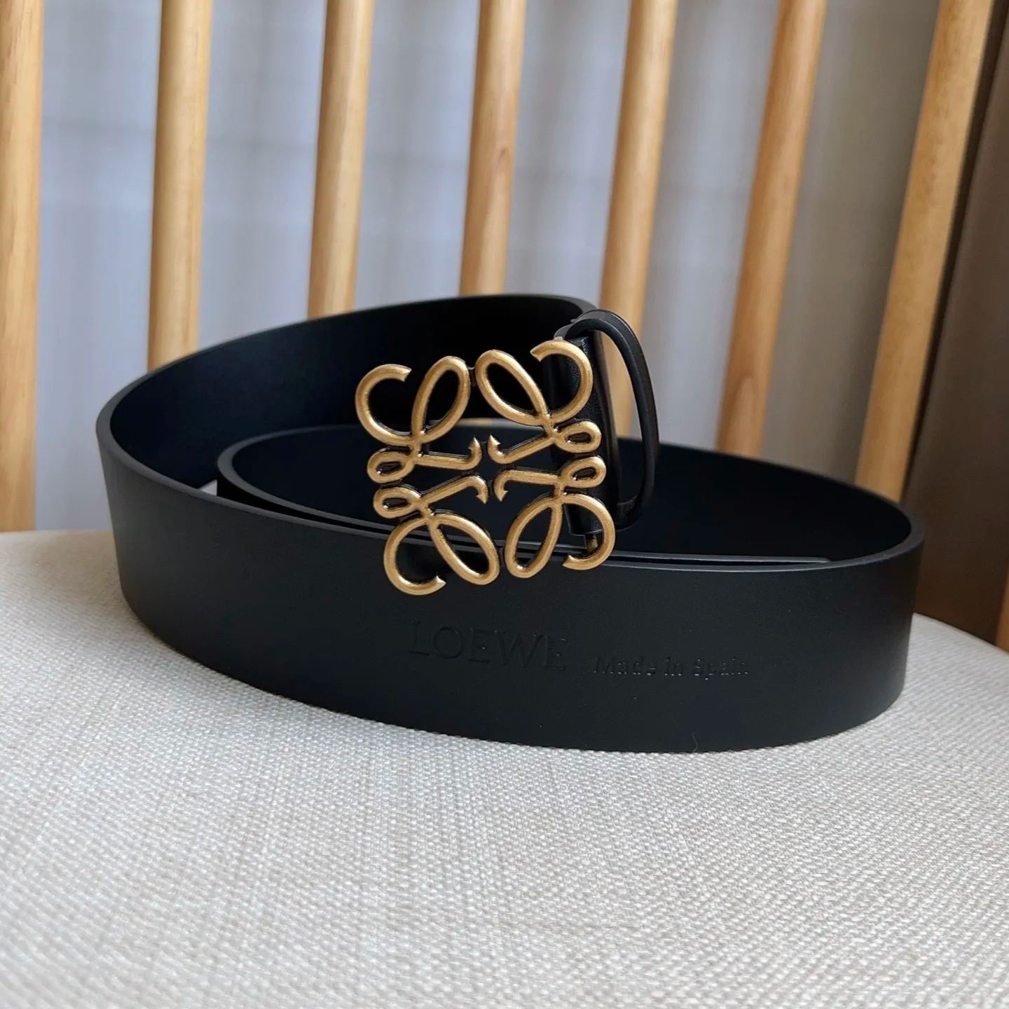 LOEWE Chunky Anagram belt in calfskin（E619238X49）