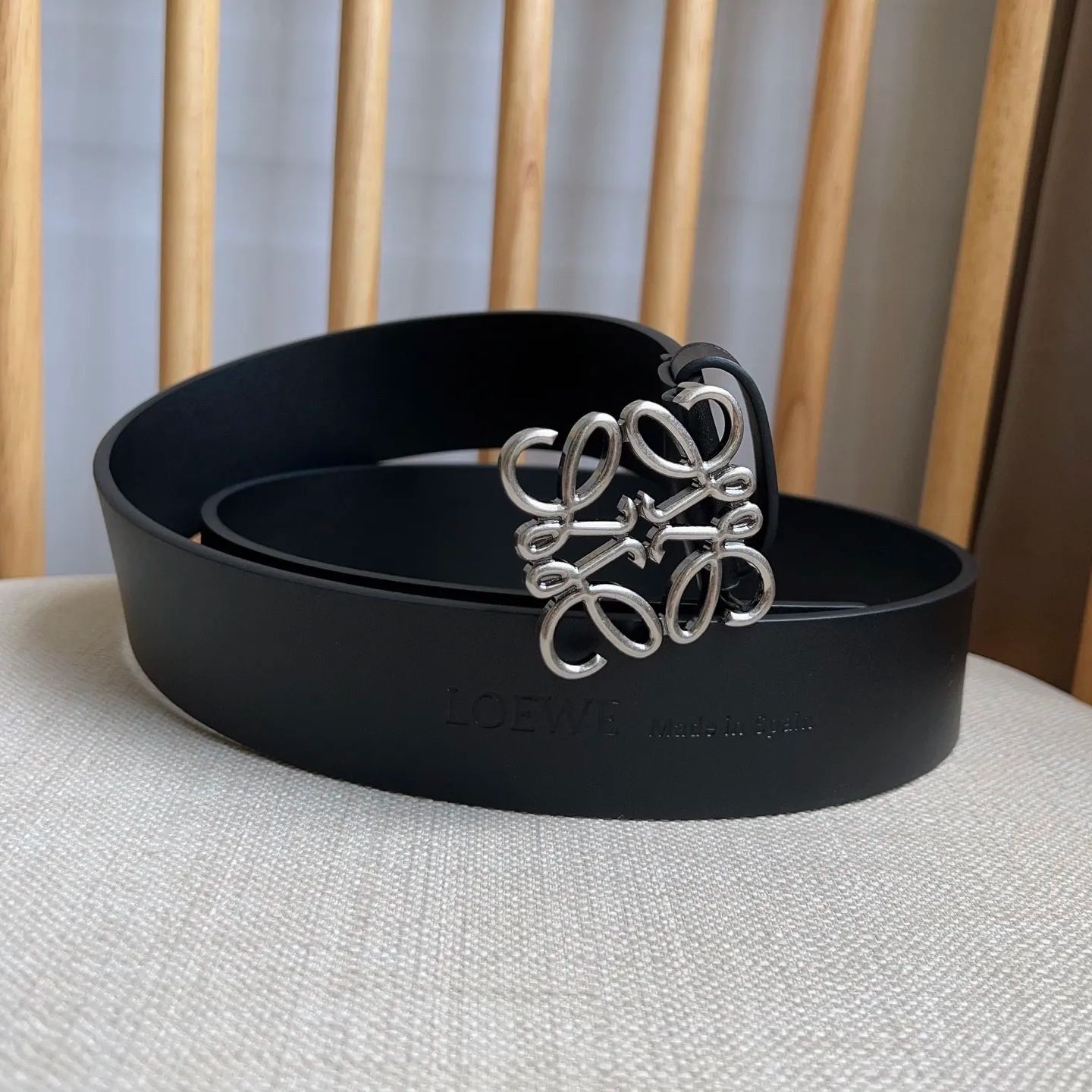 LOEWE Chunky Anagram belt in calfskin（E619238X49）