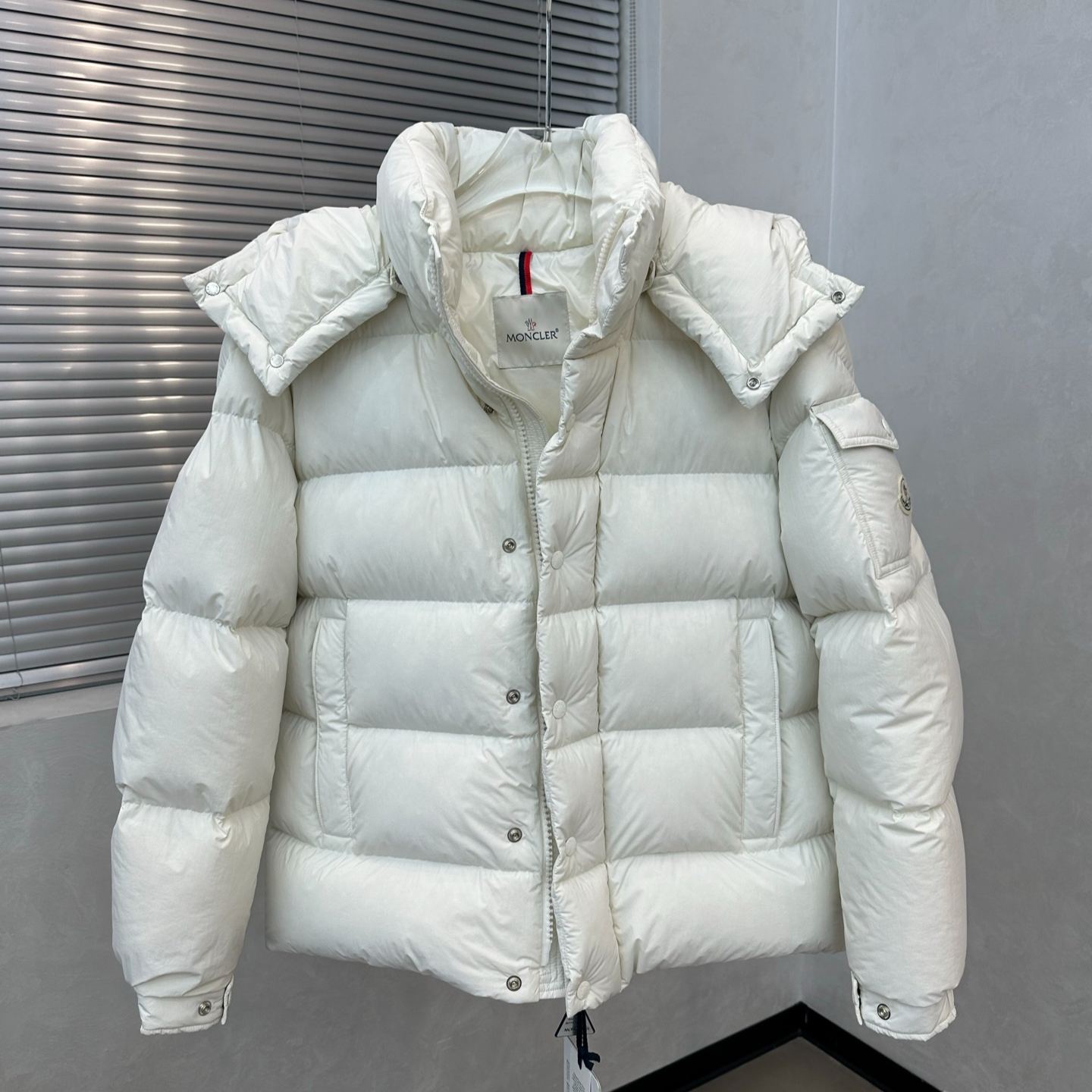 Moncler Short Down Jacket 'maya 70'（1A0016954A8190D）
