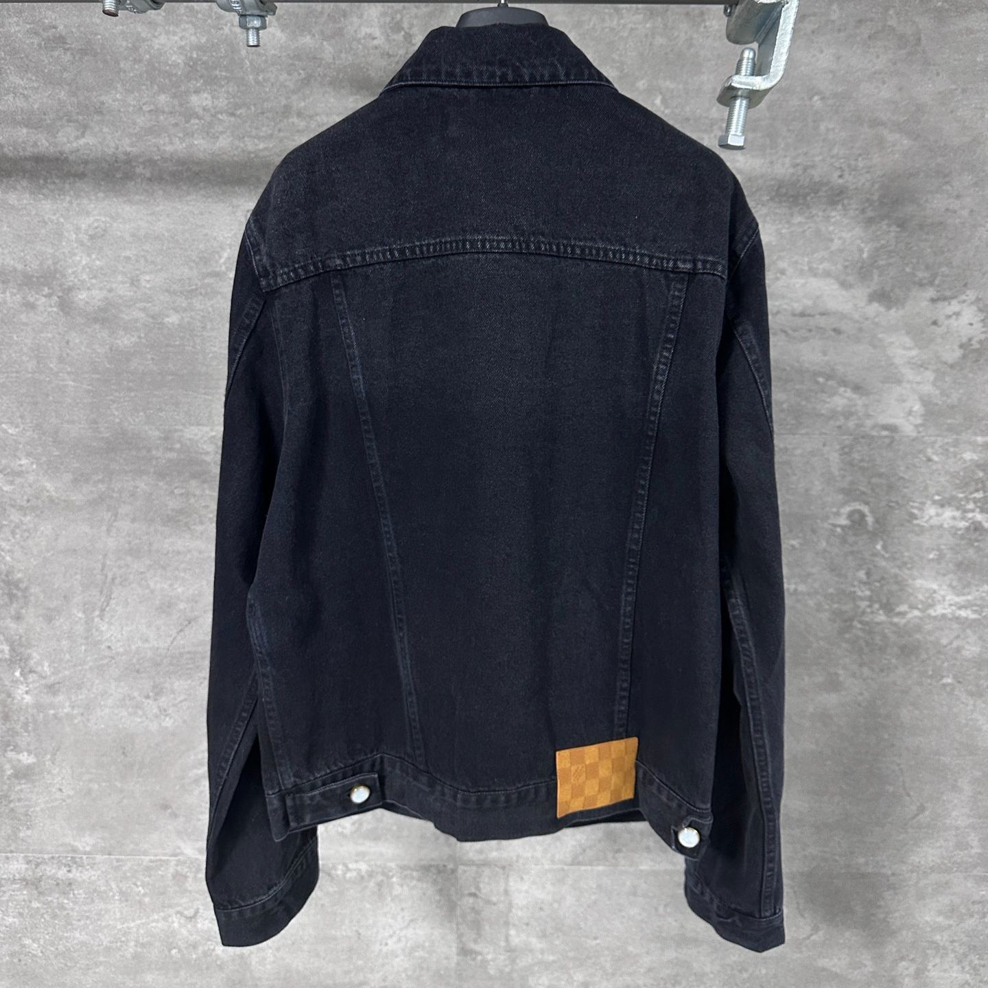 Louis Vuitton denim trucker jacket（1AILKE）