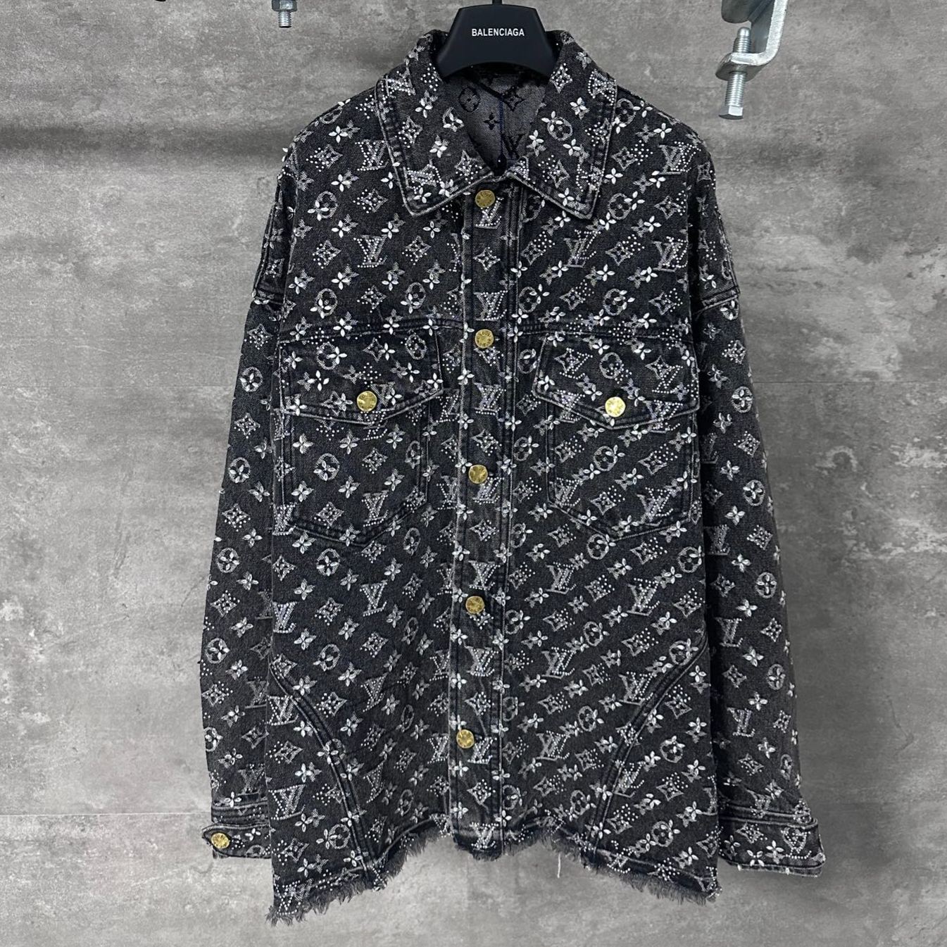 Louis Vuitton embroidered Monogram pattern denim shirt jacket（1ABY8Z）