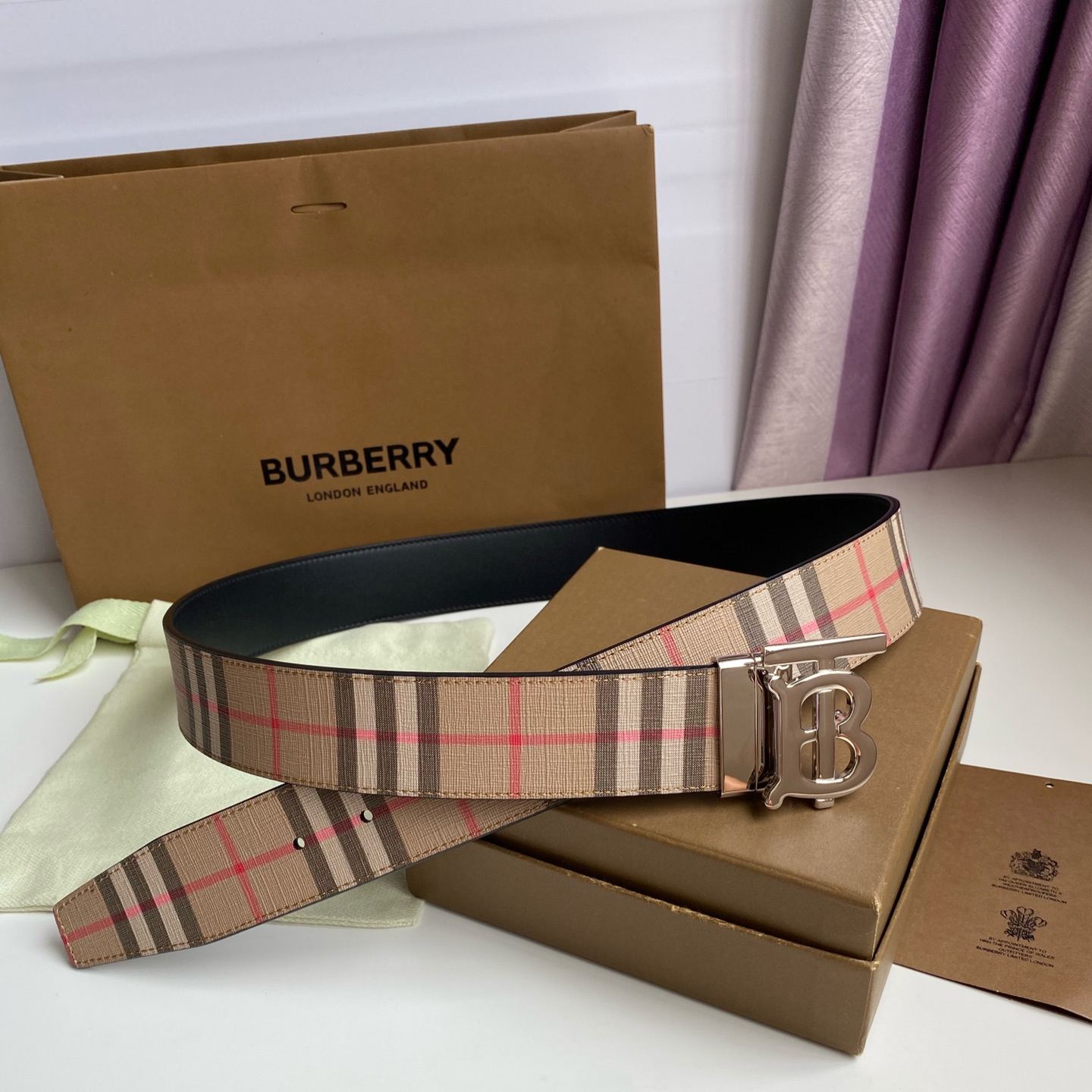 Burberry TB Logo Classic Check Reversible Belt-4cm（8042487）