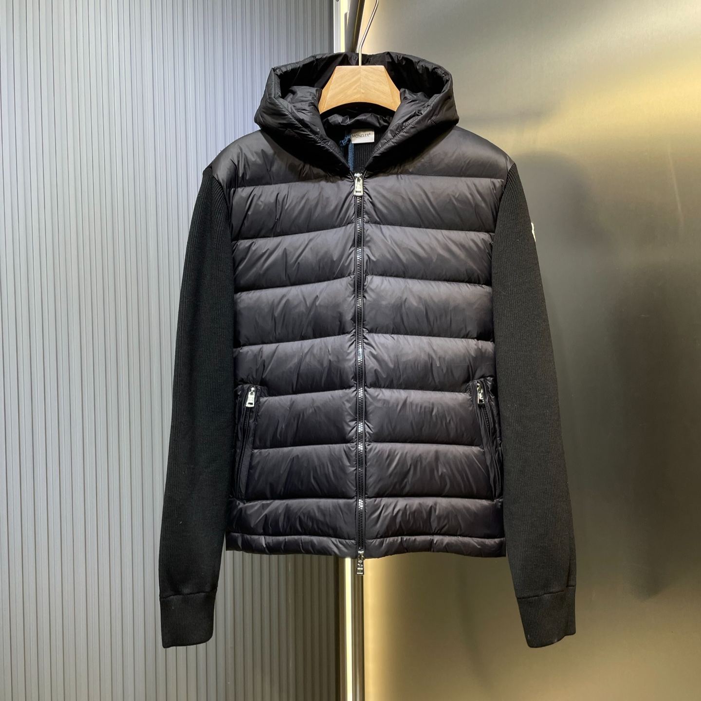 MONCLER PADDED WOOL ZIP-UP HOODIE（K20919B00006M1131776）