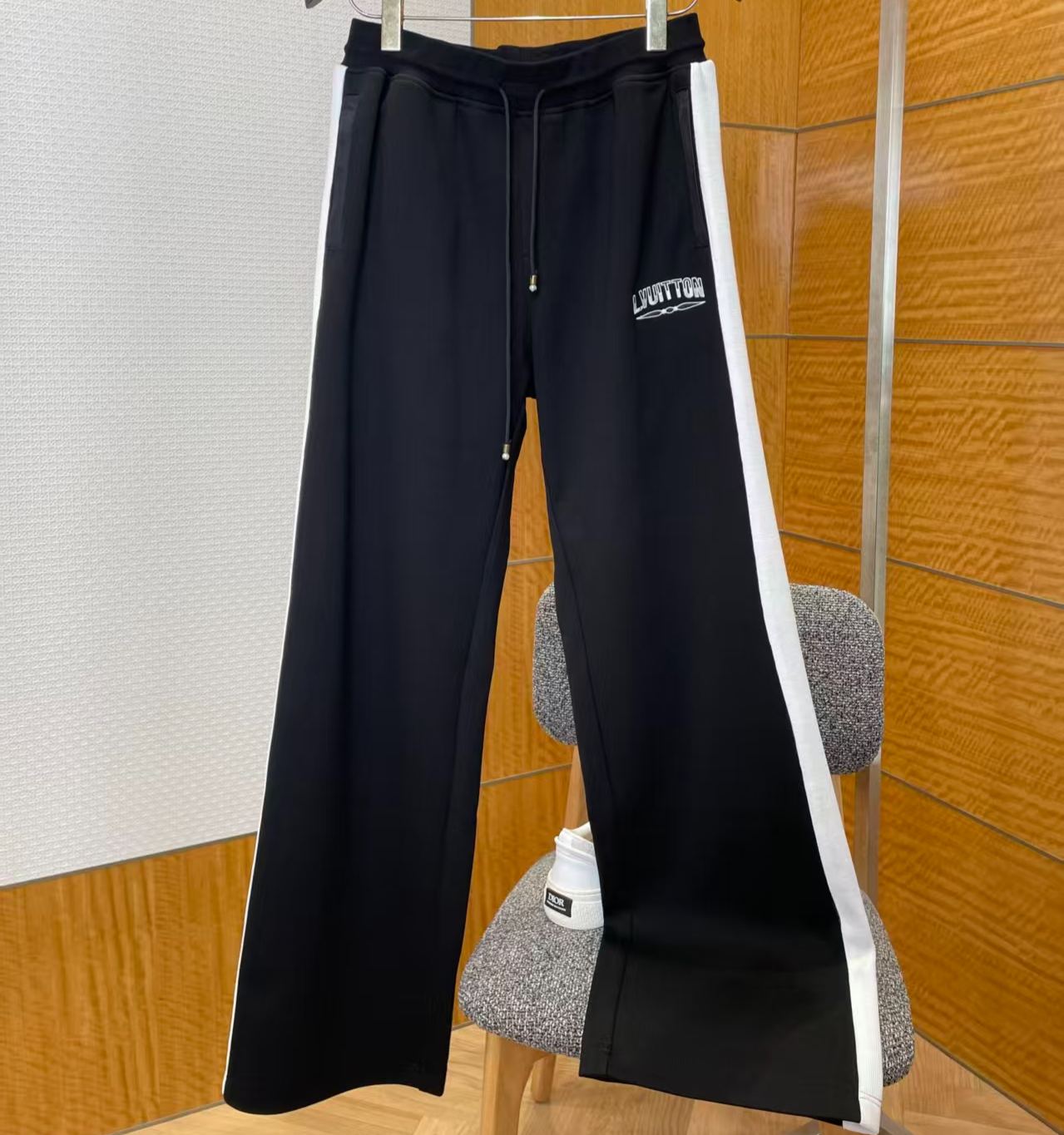 Louis Vuitton Hybrid Jersey Pants（1AHWAM）