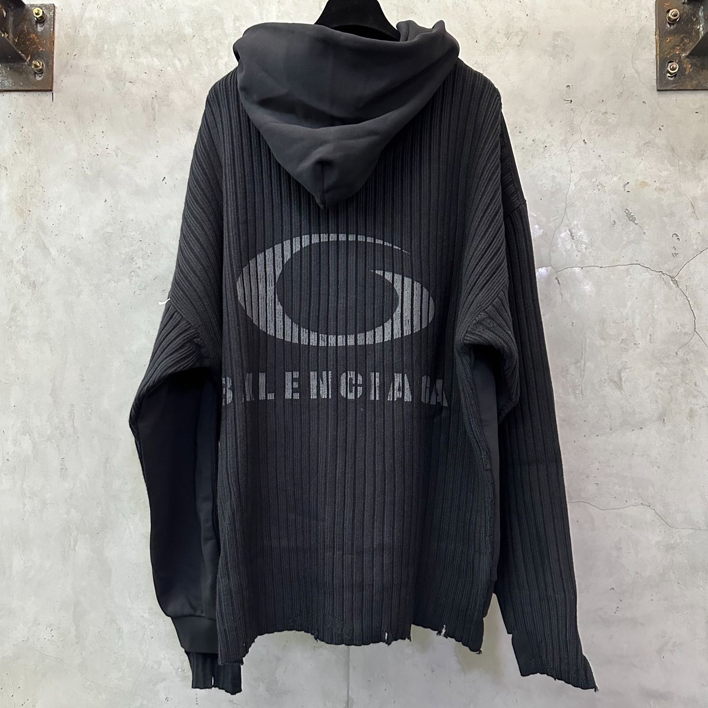 BALENCIAGA Patched Zip-Up Hoodie (809315T33441072）