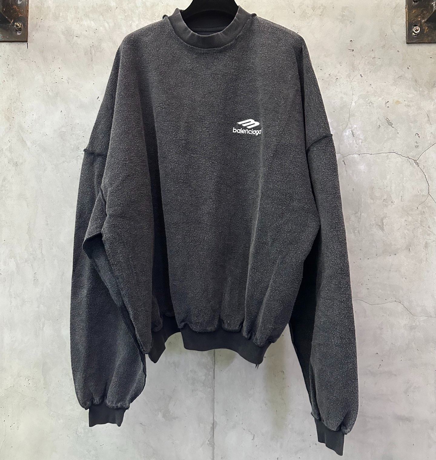 Balenciaga Faded Black 3B Sports Icon Crewneck Sweatshirt (852319TTVH71041）