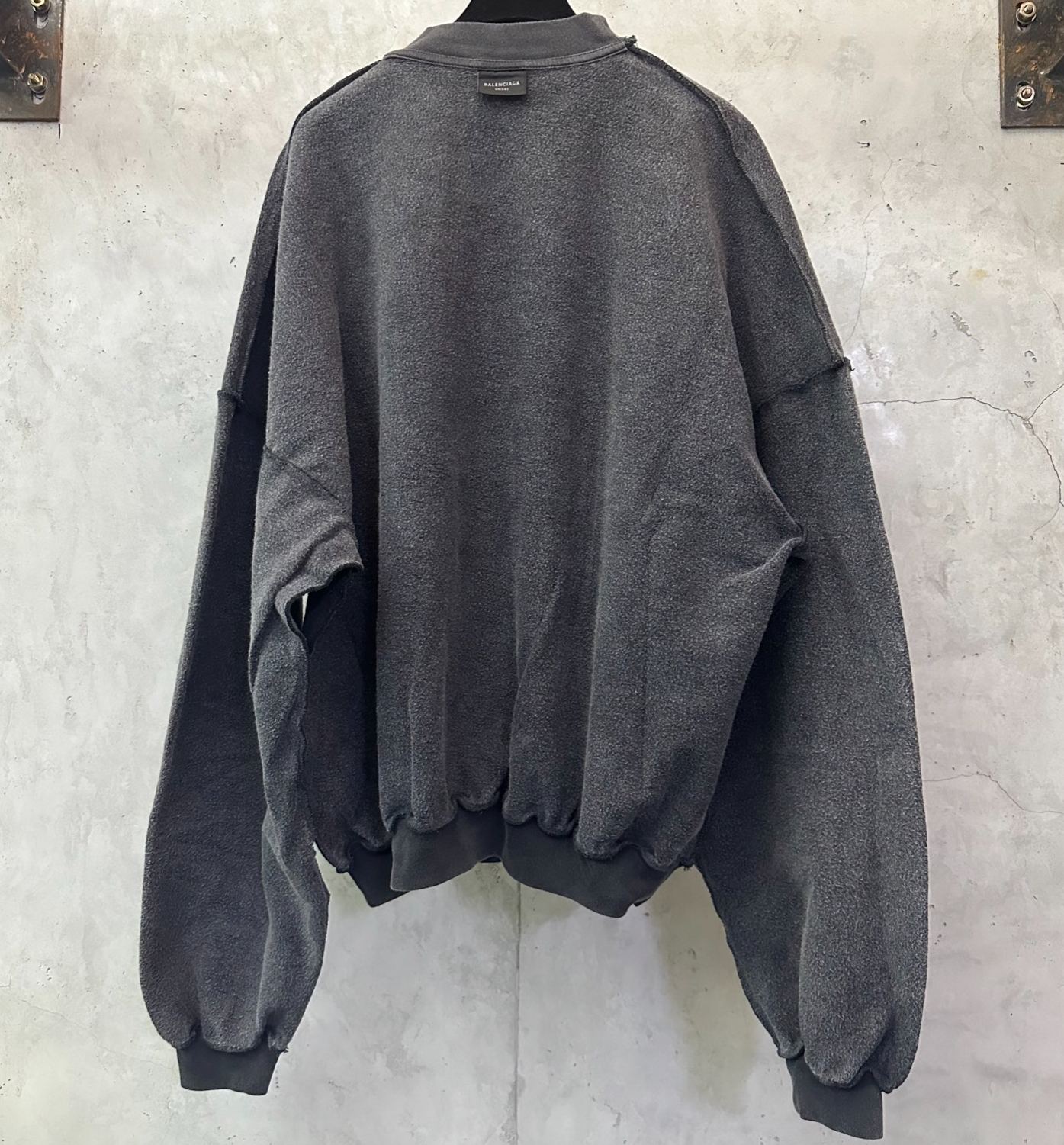Balenciaga Faded Black 3B Sports Icon Crewneck Sweatshirt (852319TTVH71041）