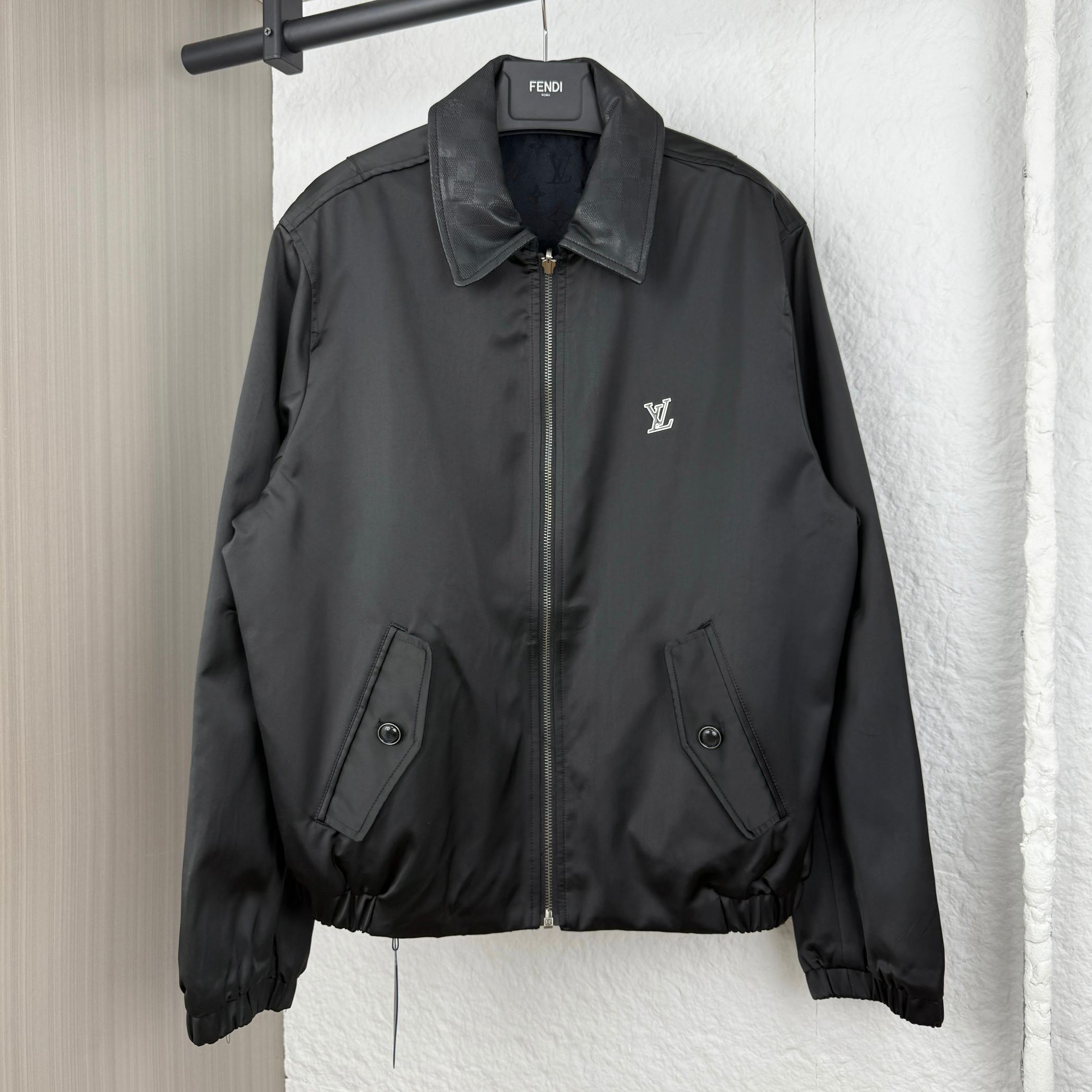 Louis Vuitton MONOGRAM reversible belted jacket（1AGTFJ）