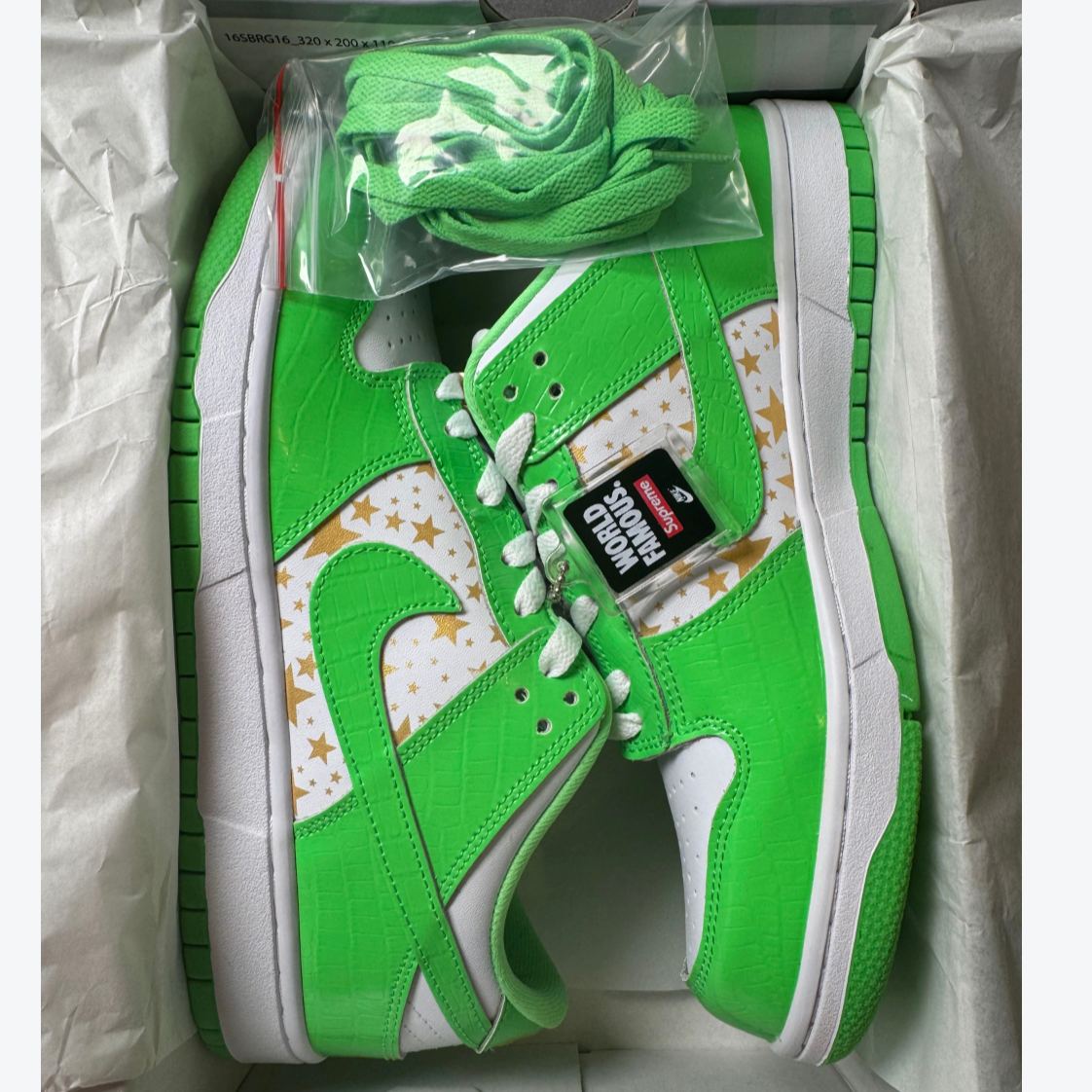 Supreme × Nike SB Dunk Low OG QS Gold Stars "White/Mean Green" (DH3228-101)