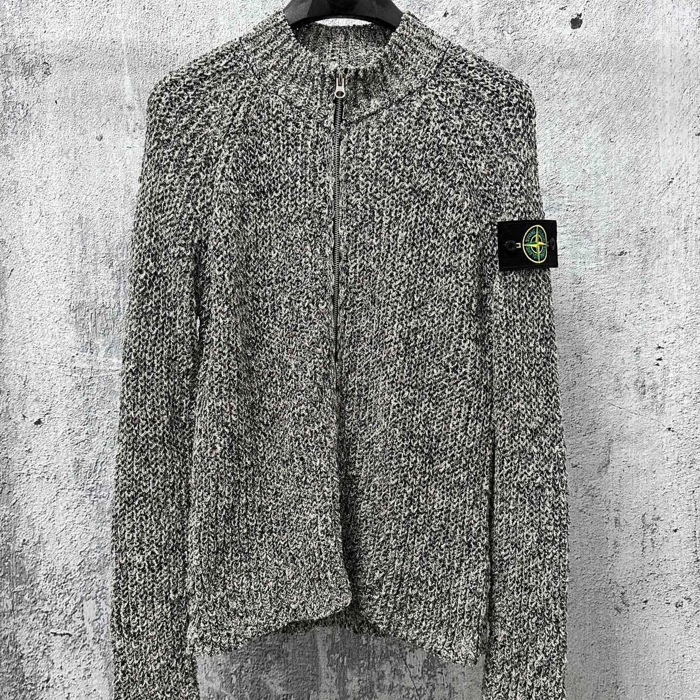 STONE ISLAND White Patch Sweater In V0001 White（8015530D1-V0001）