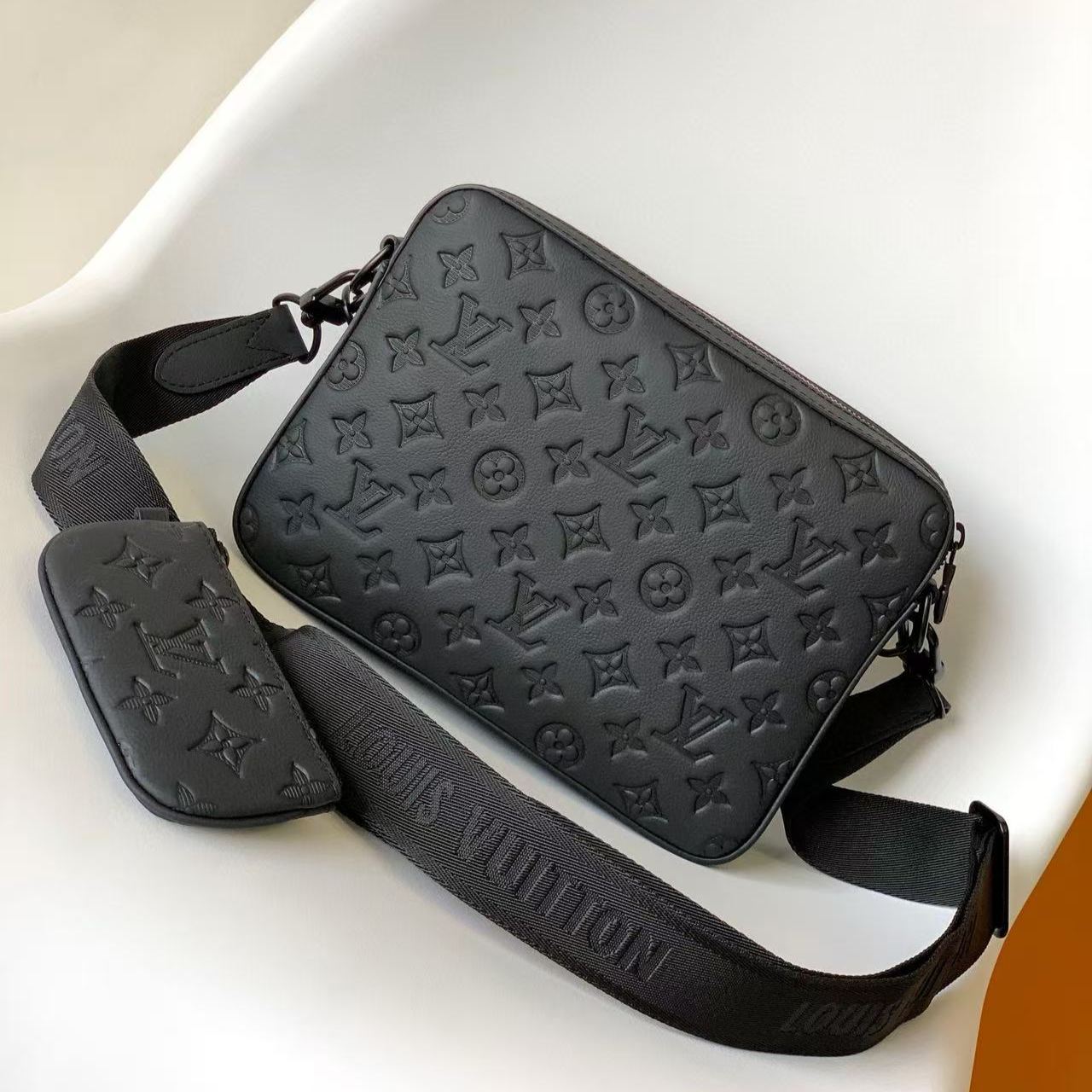 Louis Vuitton Trio Messenger Bag Monogram Shadow Leather（M46602）