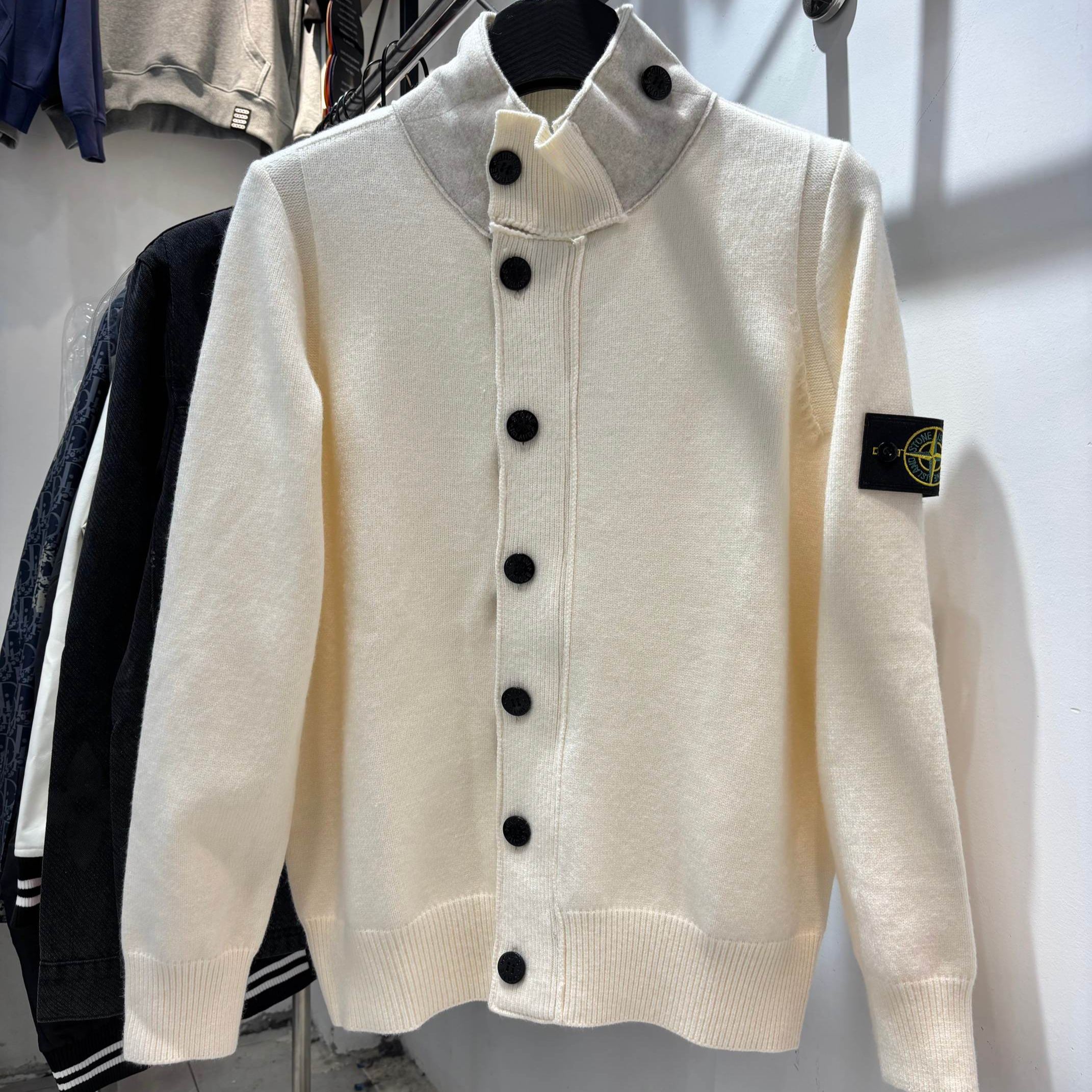 STONE ISLAND High Neck Knitted Cardigan （8115547A3-V0097）