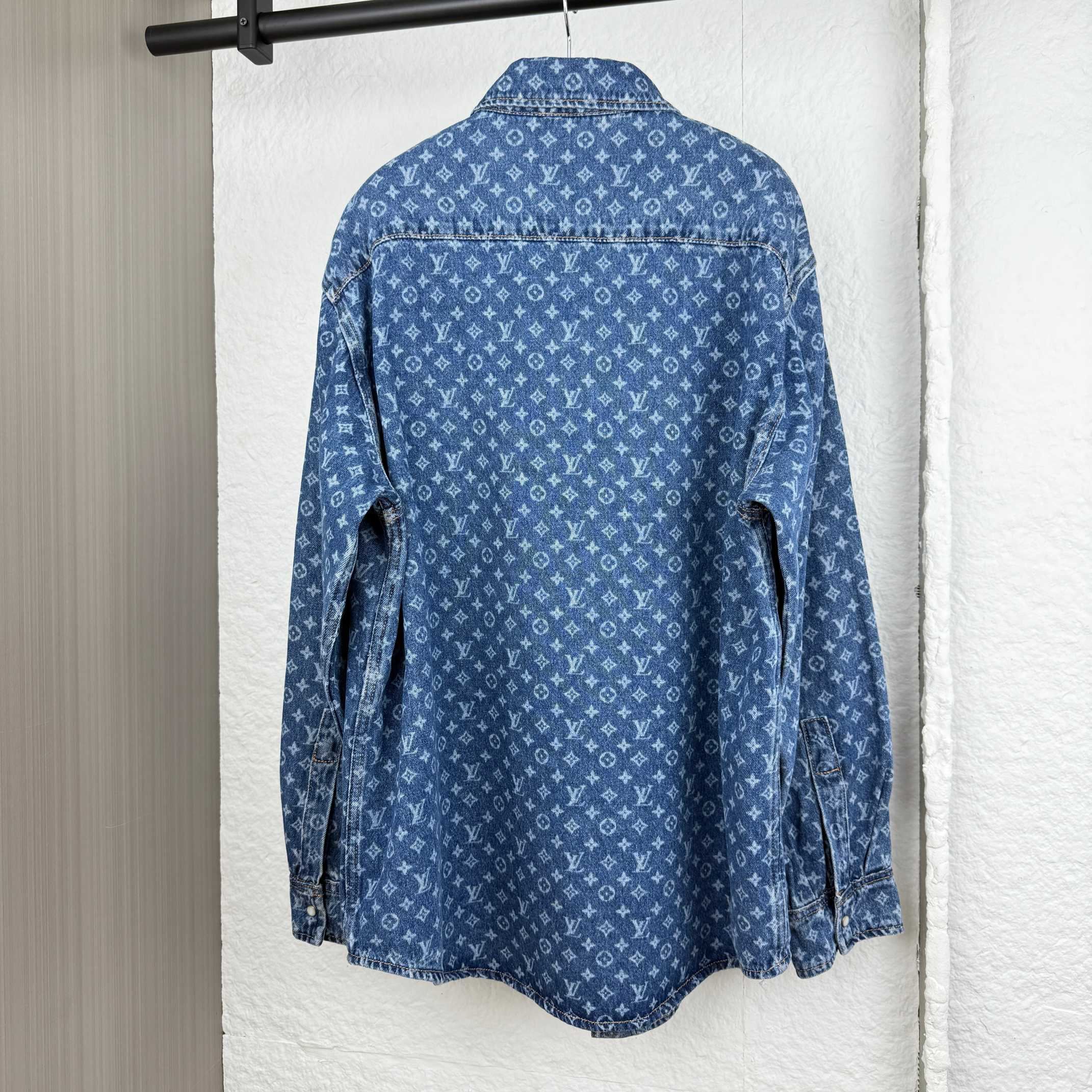 Louis Vuitton MONOGRAM denim shirt（1AI192）