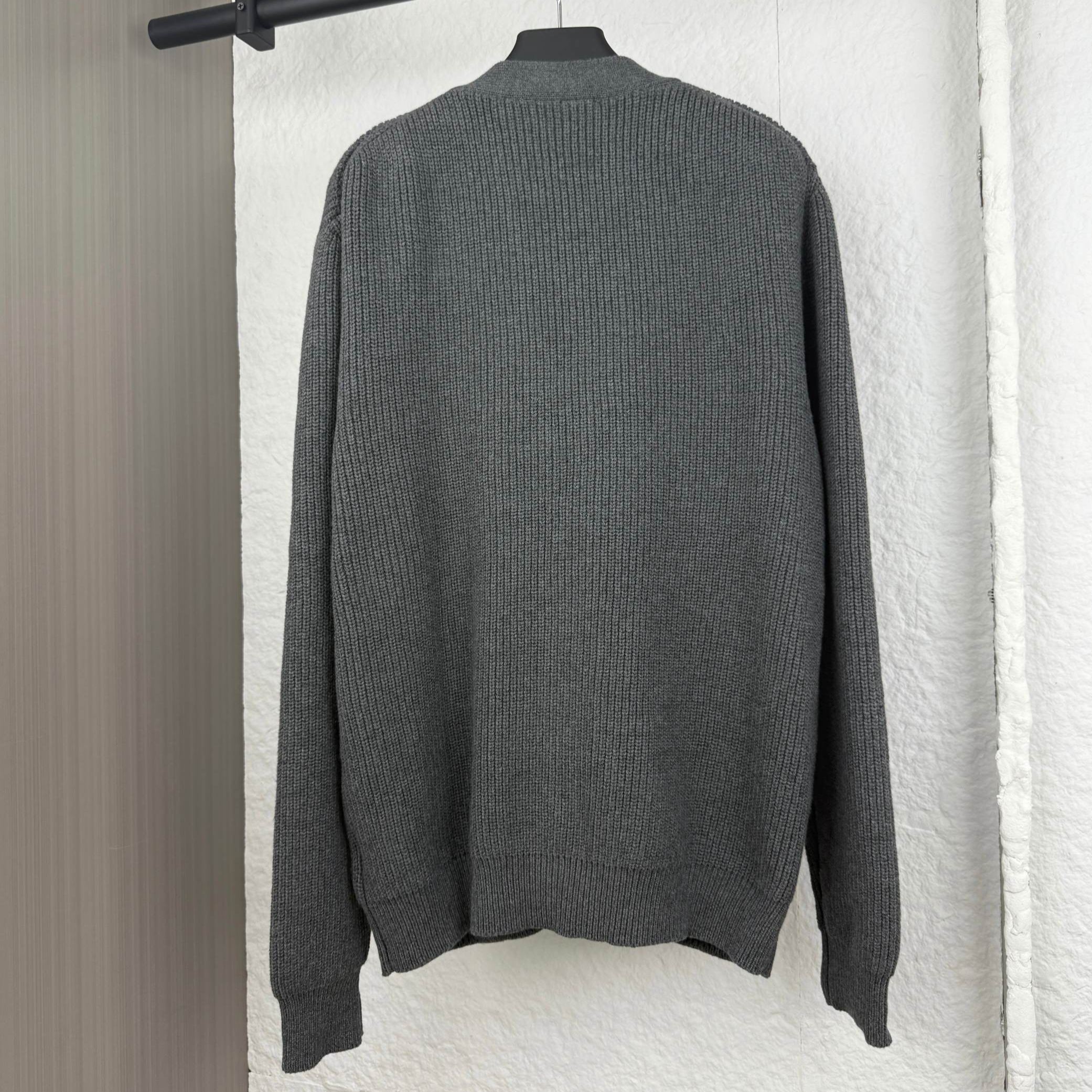 Louis Vuitton embroidered cashmere cardigan（1AIK14）