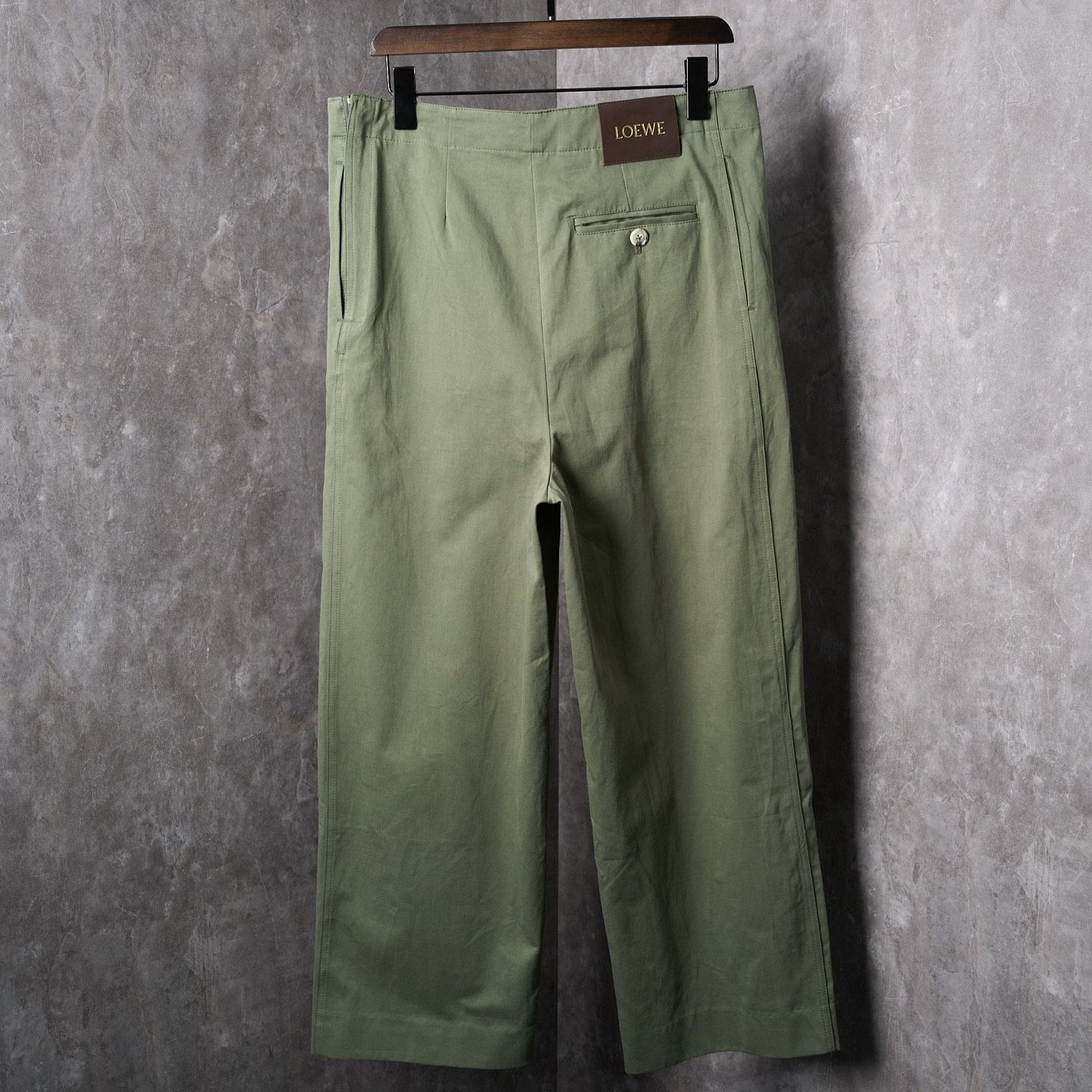 LOEWE MAN GREEN TROUSERS   (H526Y04WHI-4160）