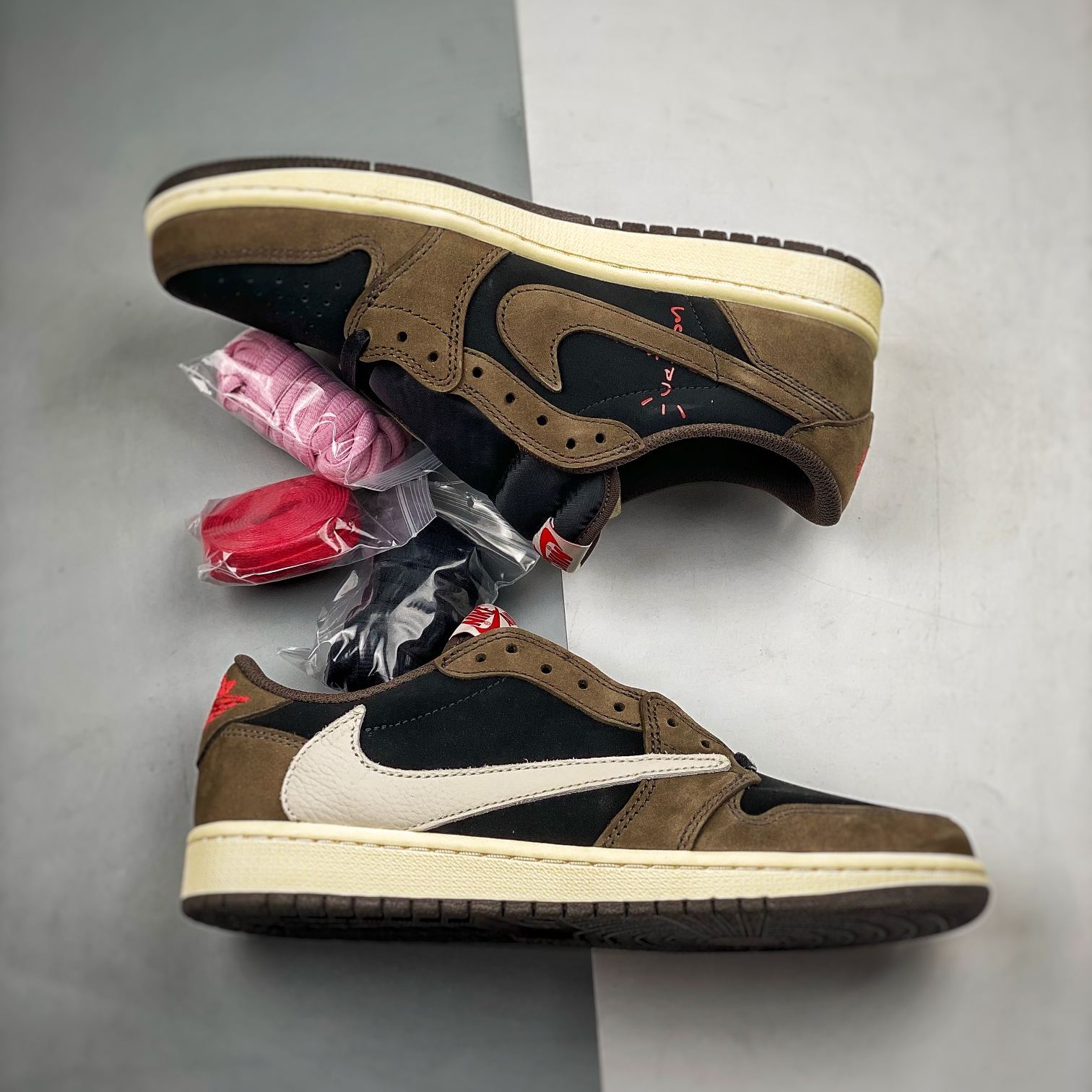 【SALE】Travis Scott × Nike Air Jordan 1 Low OG SP-T "Black/Dark Mocha"(CQ4277-001)