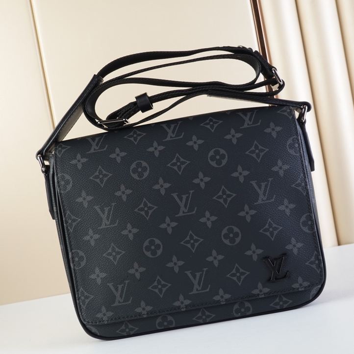 Louis Vuitton District PM NV3 Monogram Eclipse shoulder bag/messenger bag (M46255)