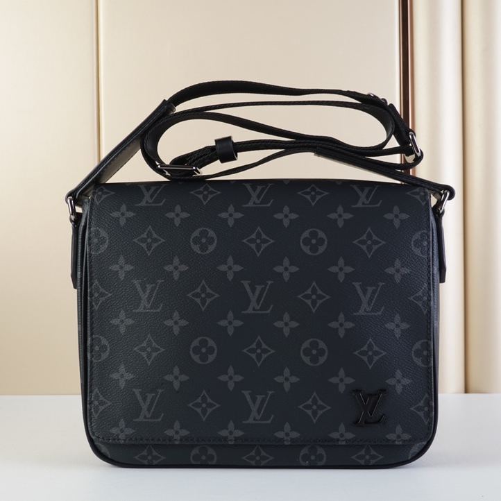 Louis Vuitton District PM NV3 Monogram Eclipse shoulder bag/messenger bag (M46255)