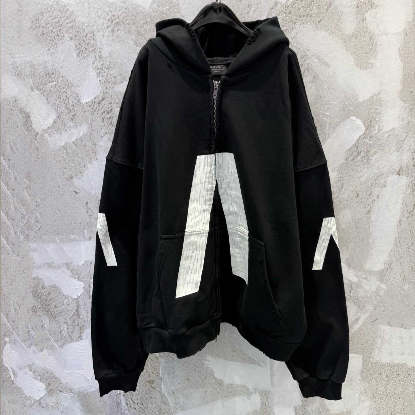 BalenciagaMusic Archive Series Connected Zip Up Medium Fit Hoodie （744457TQVA61561）