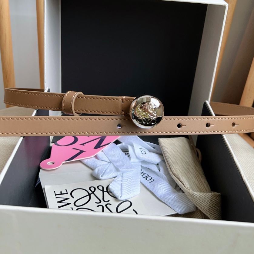 LOEWE 'Lettering' logo belt Loewe Pebble belt in smooth calfskin（E619Z16X173777）