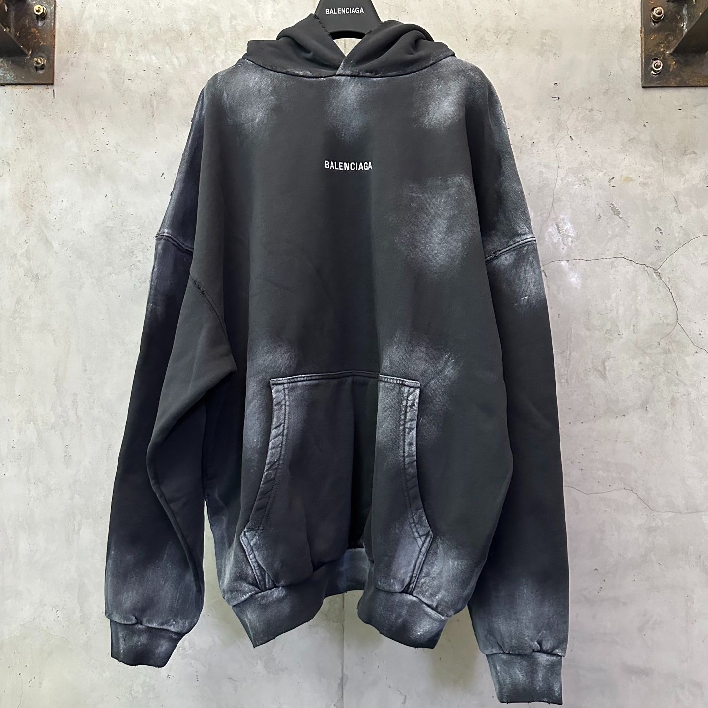 BALENCIAGA Men's Washed Back Hoodie (767877TSV889374）
