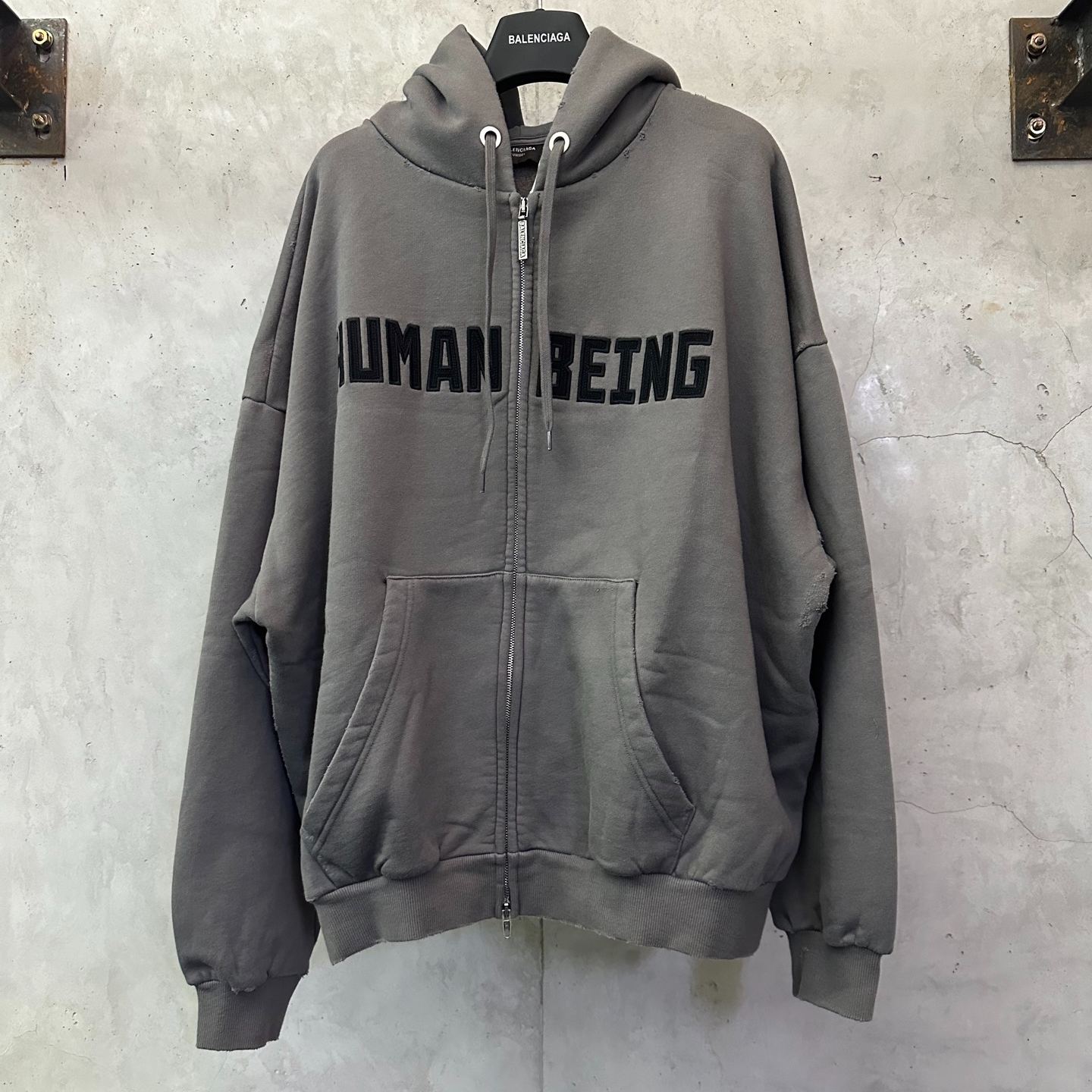 BALENCIAGA Human Being Shifted Zip-Up Hoodie (833382TSVB91441）